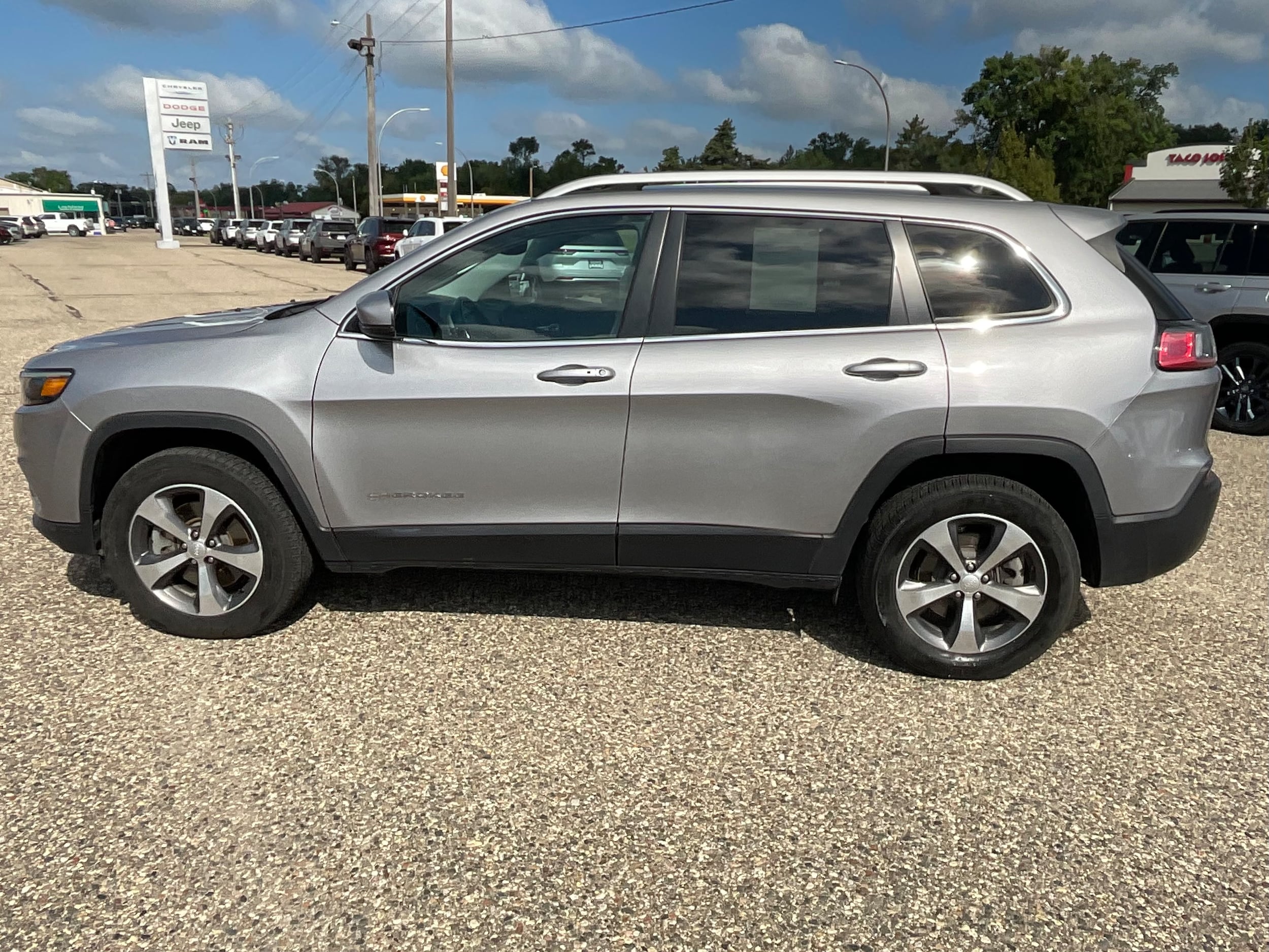 Used 2020 Jeep Cherokee Limited with VIN 1C4PJMDX5LD531833 for sale in Litchfield, Minnesota