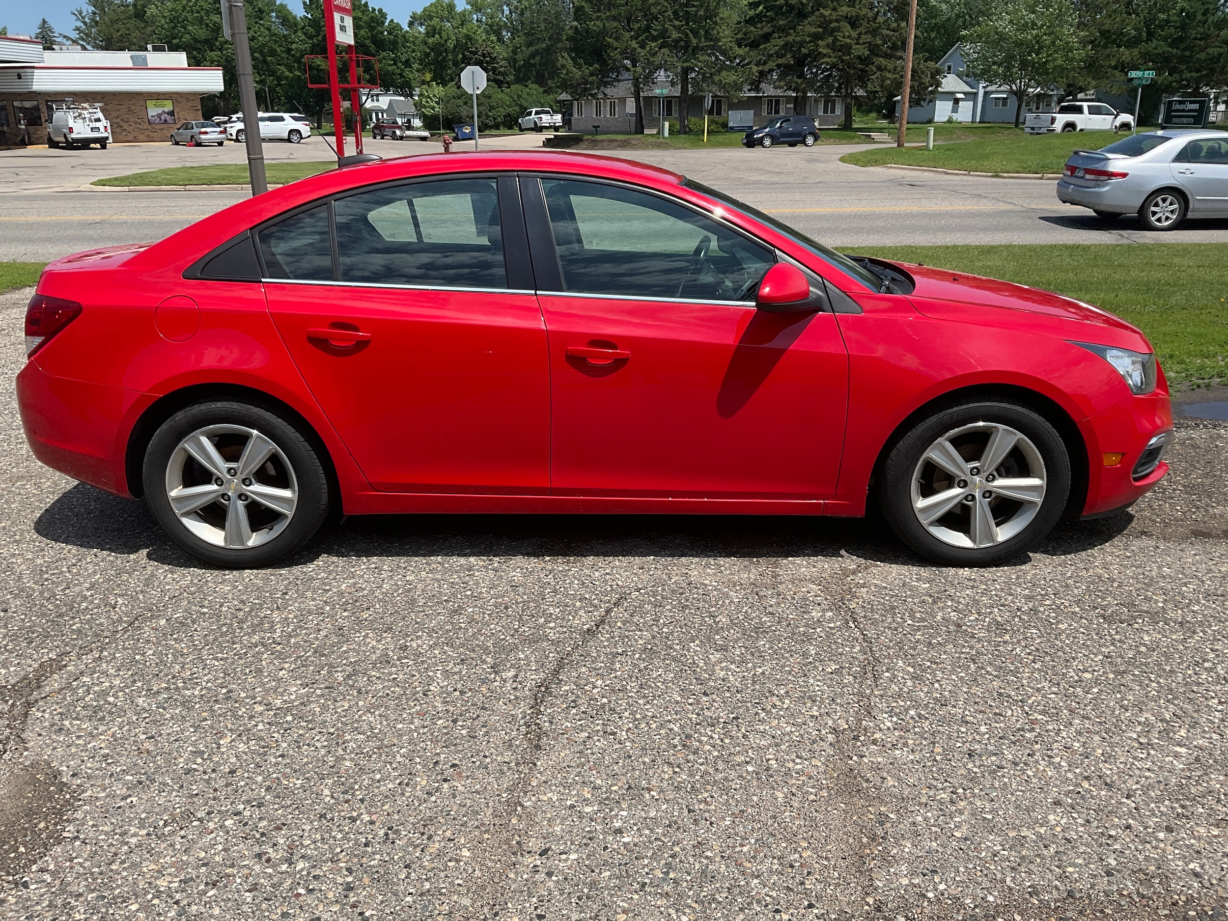 Used 2015 Chevrolet Cruze 2LT with VIN 1G1PE5SB6F7252727 for sale in Litchfield, Minnesota