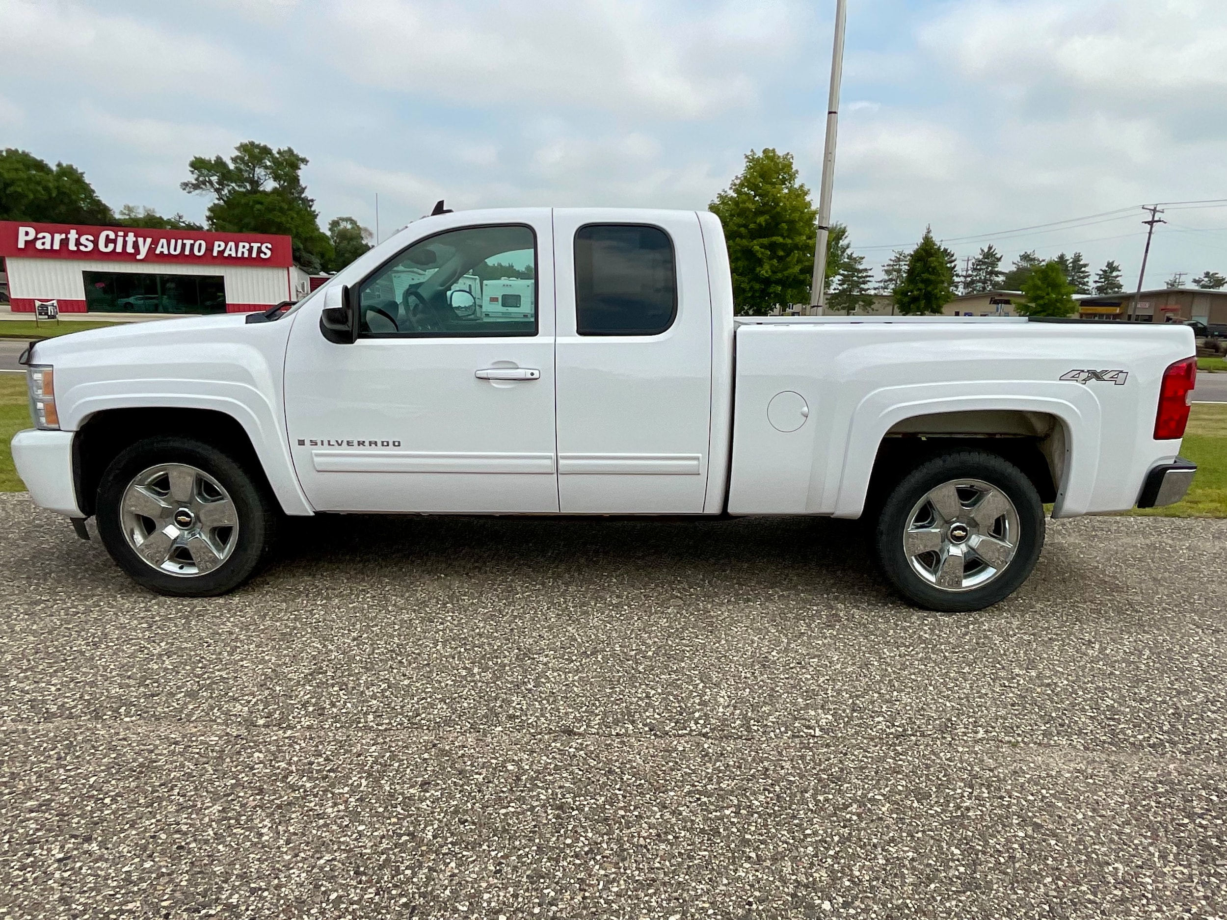 Used 2009 Chevrolet Silverado 1500 LTZ with VIN 1GCEK39079Z267066 for sale in Litchfield, Minnesota