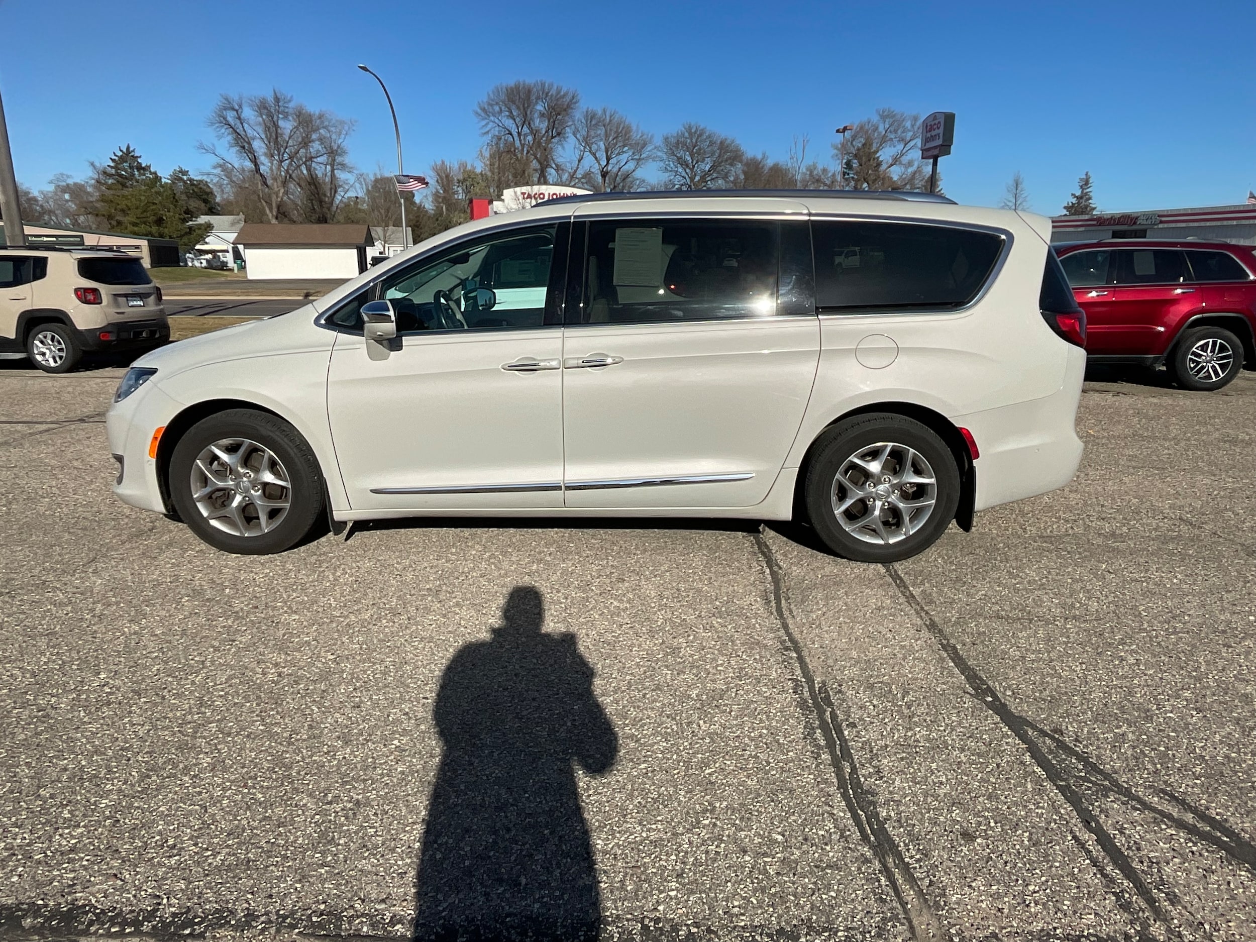 Used 2017 Chrysler Pacifica Limited with VIN 2C4RC1GG9HR743507 for sale in Litchfield, Minnesota
