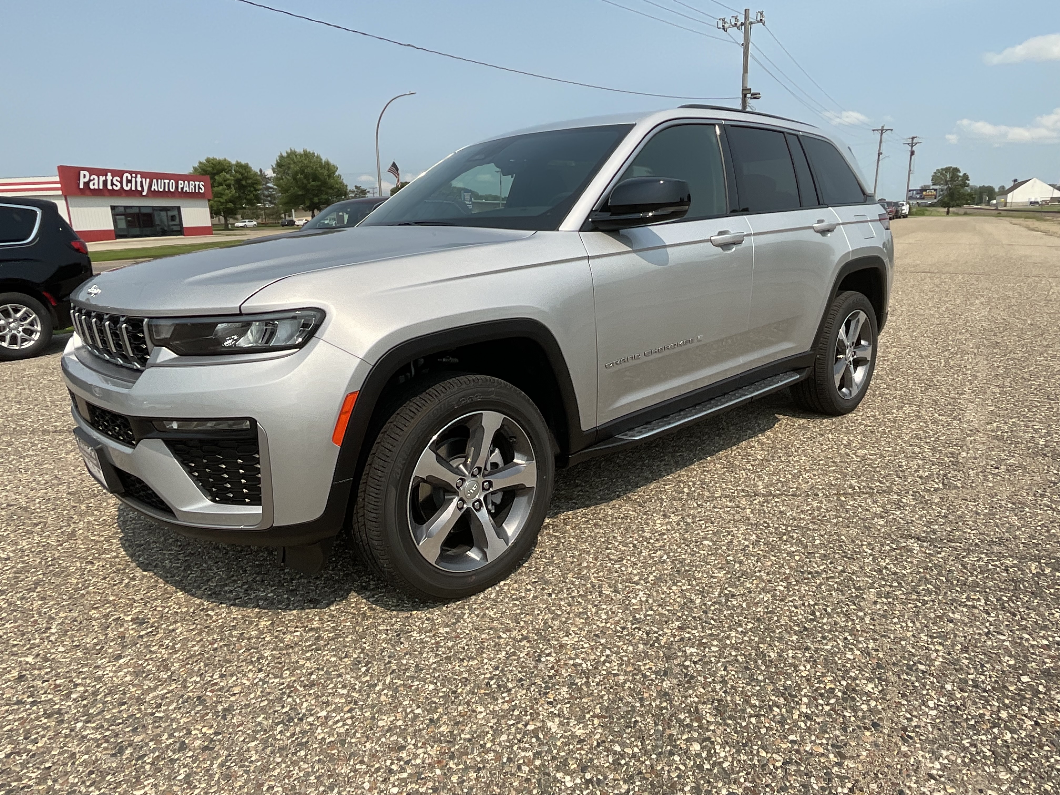 2026 Jeep Grand Cherokee LIMITED 6200LB TOW PACKAGE SAFEST 4X4 Sport Utility