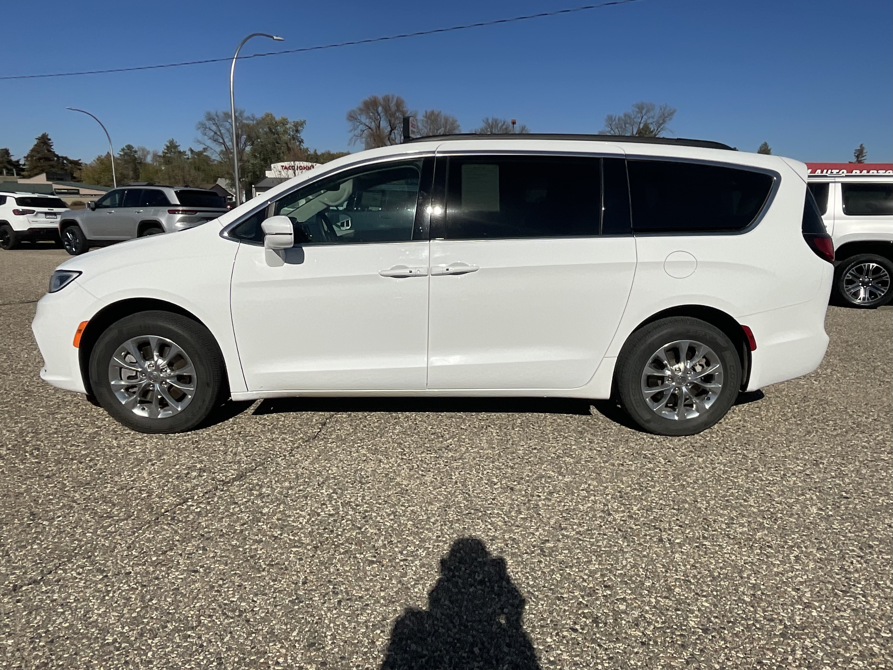Used 2022 Chrysler Pacifica Touring L with VIN 2C4RC3BG7NR148444 for sale in Litchfield, Minnesota