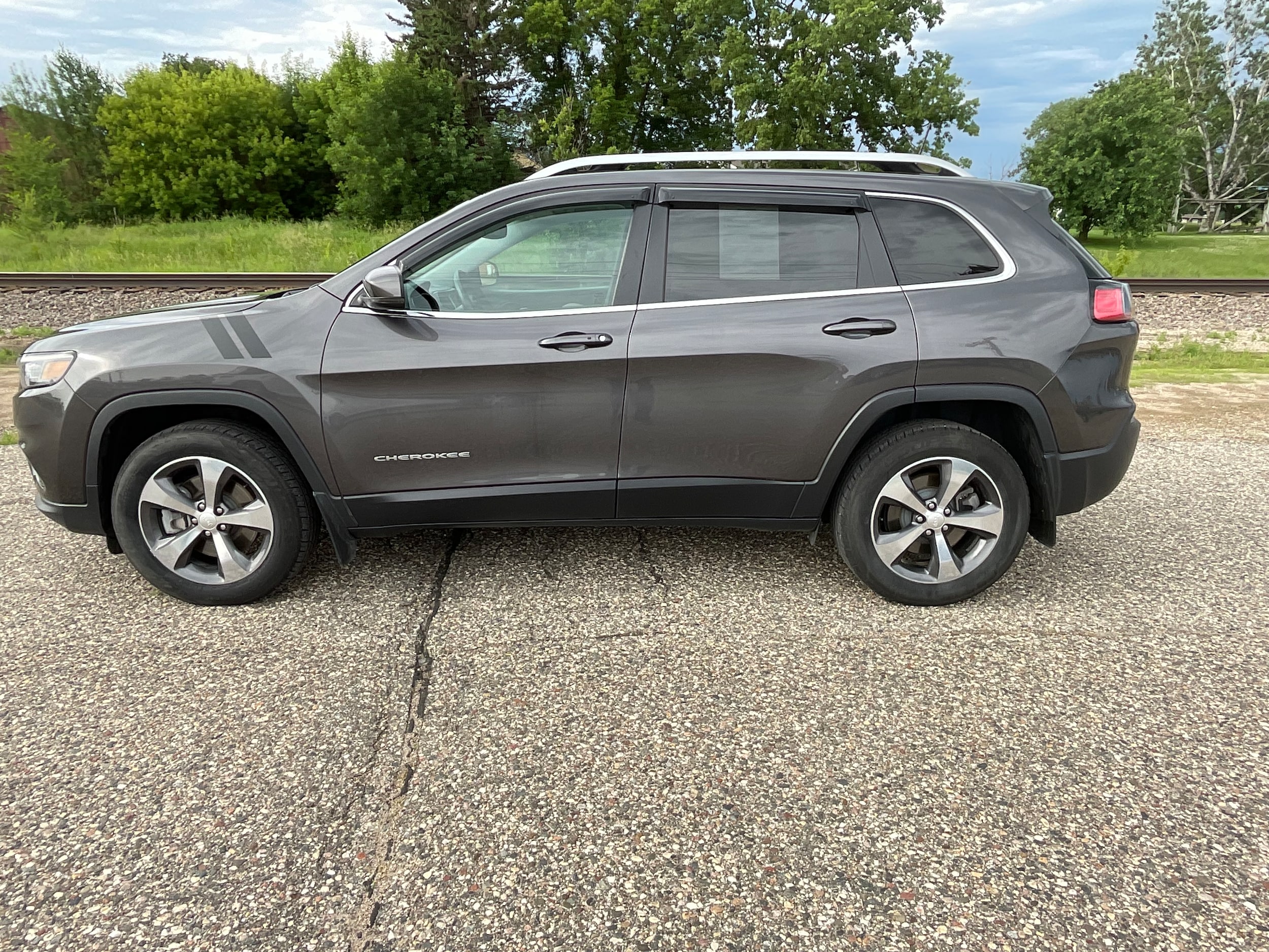Used 2019 Jeep Cherokee Limited with VIN 1C4PJMDX3KD168415 for sale in Litchfield, Minnesota