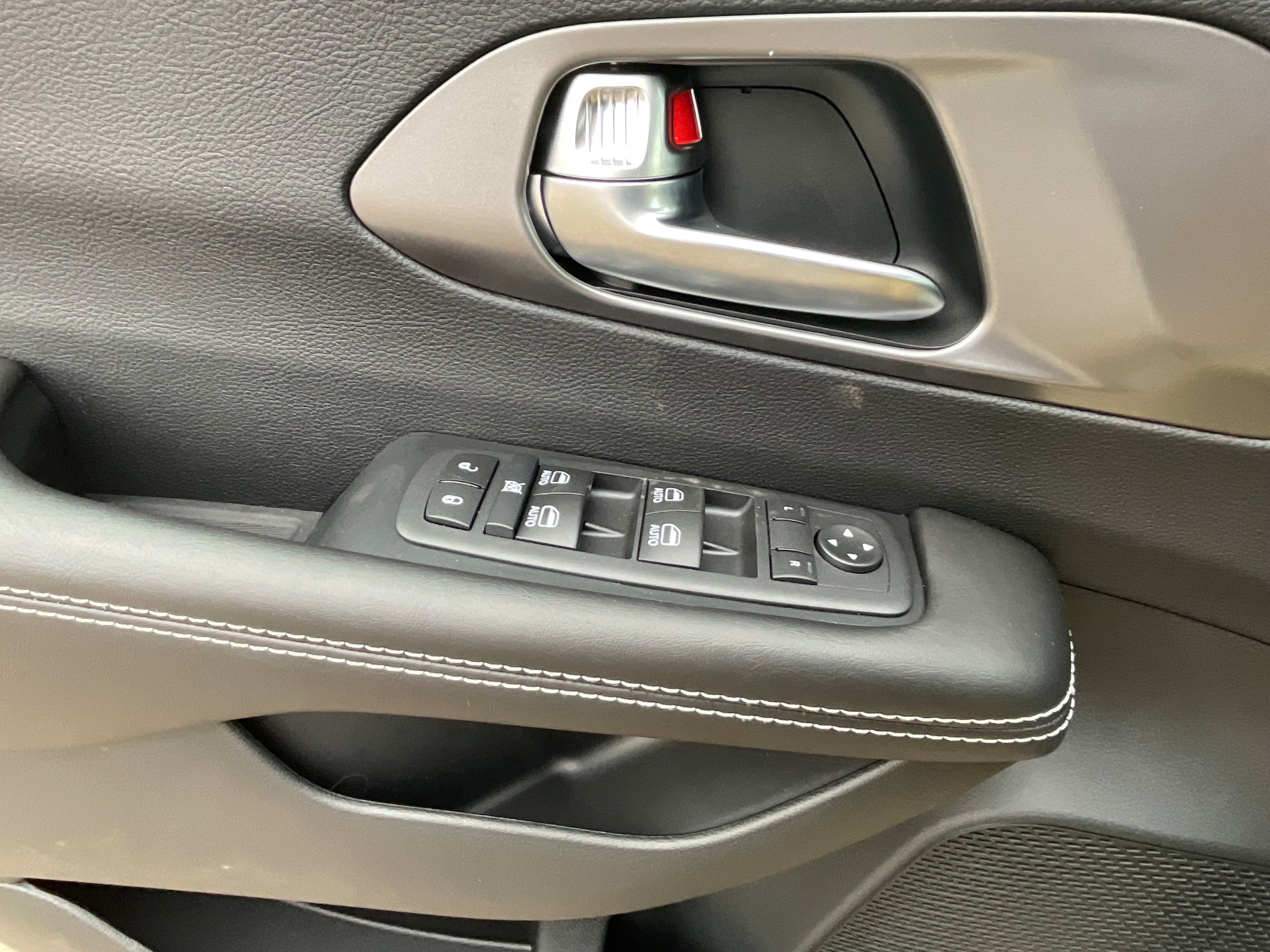 2026 Chrysler Voyager LX - Photo 17