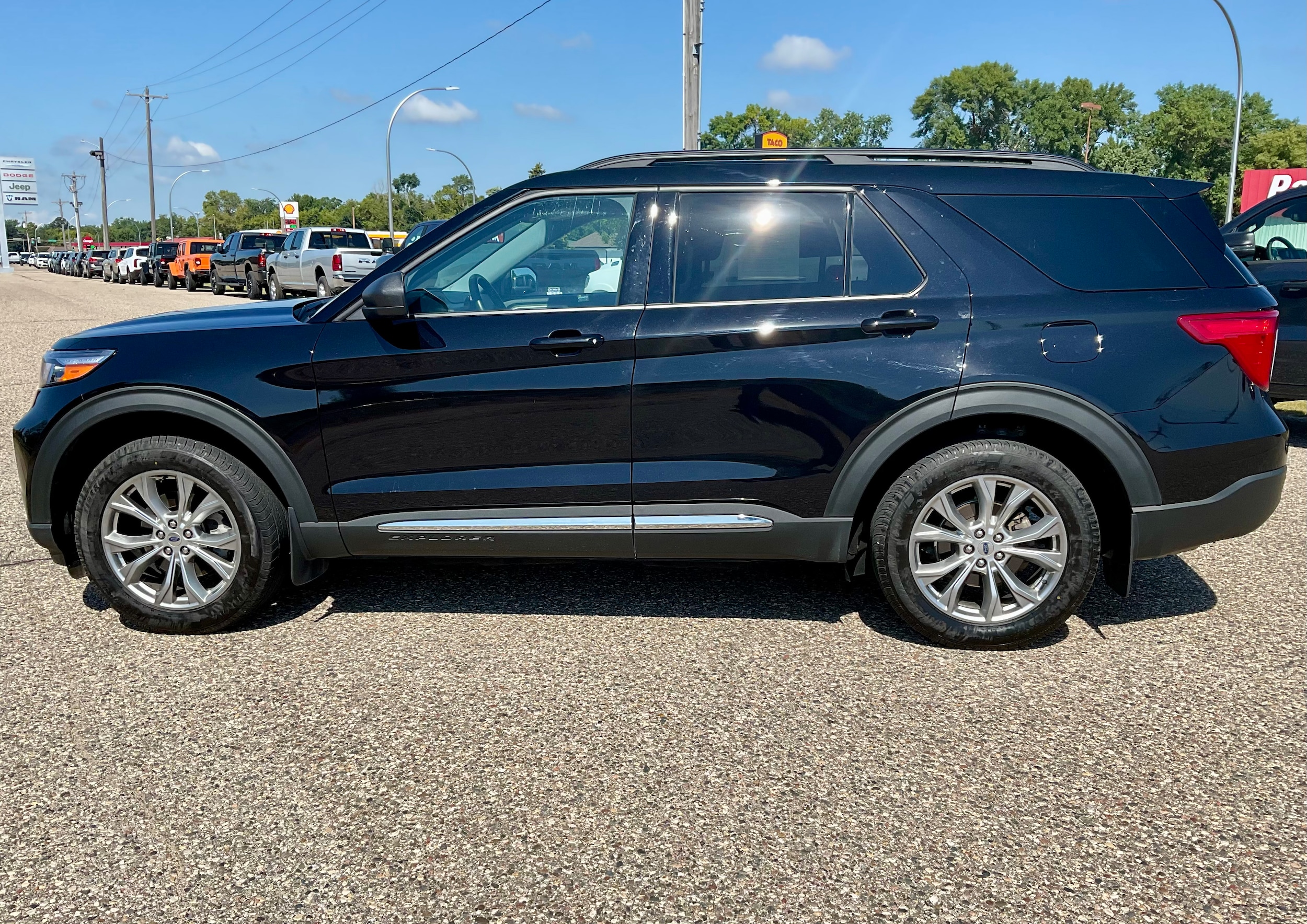 Used 2022 Ford Explorer XLT with VIN 1FMSK8DHXNGA36807 for sale in Litchfield, Minnesota