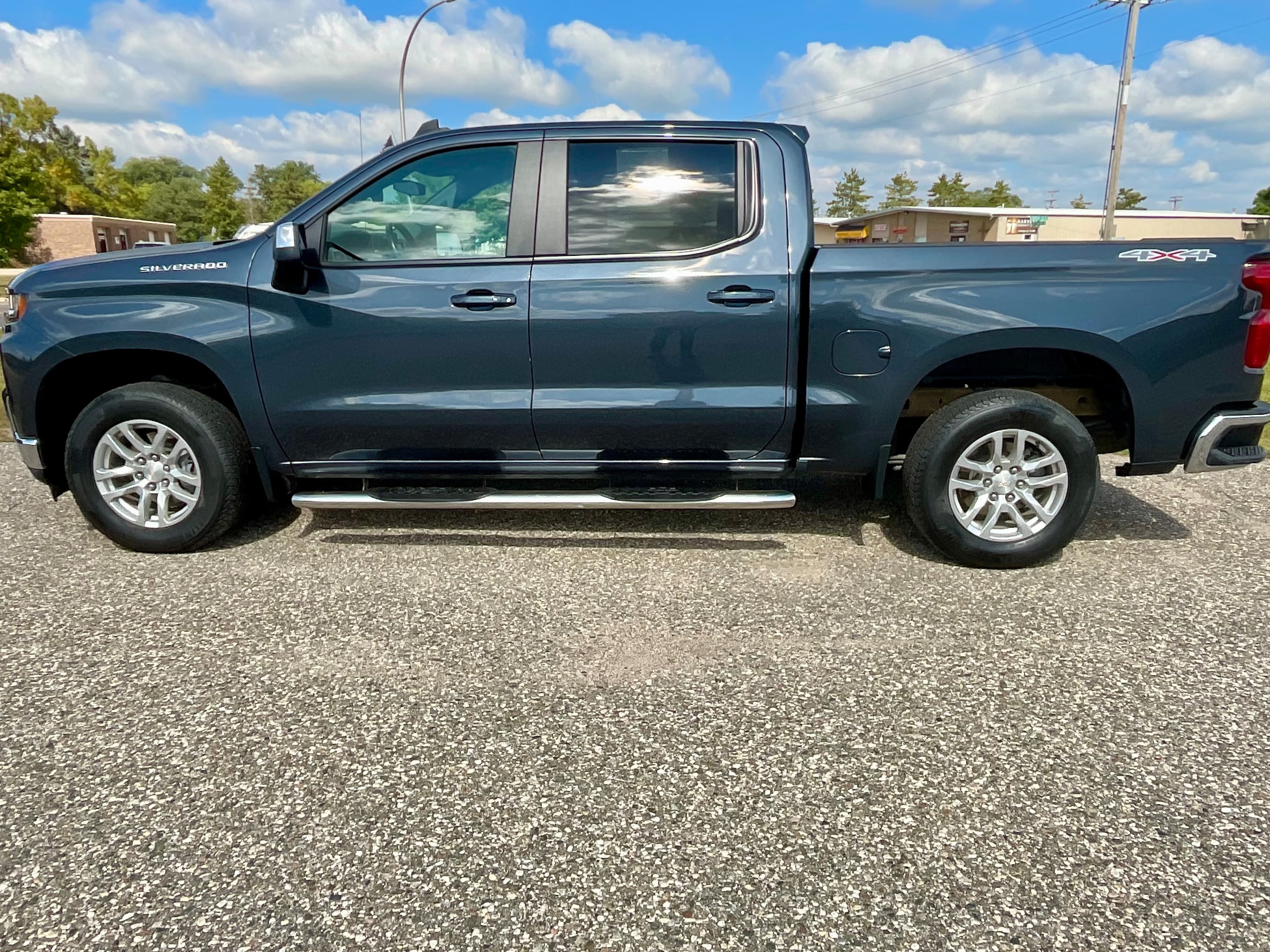 Used 2022 Chevrolet Silverado 1500 Limited LT with VIN 1GCUYDED8NZ169179 for sale in Litchfield, Minnesota