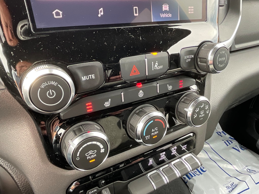 2025 Ram 1500 Big Horn photo 3