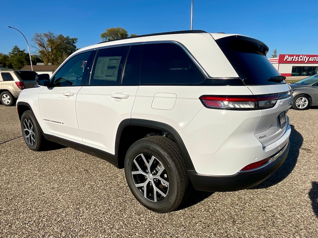 2025 Jeep Grand Cherokee Limited photo 3