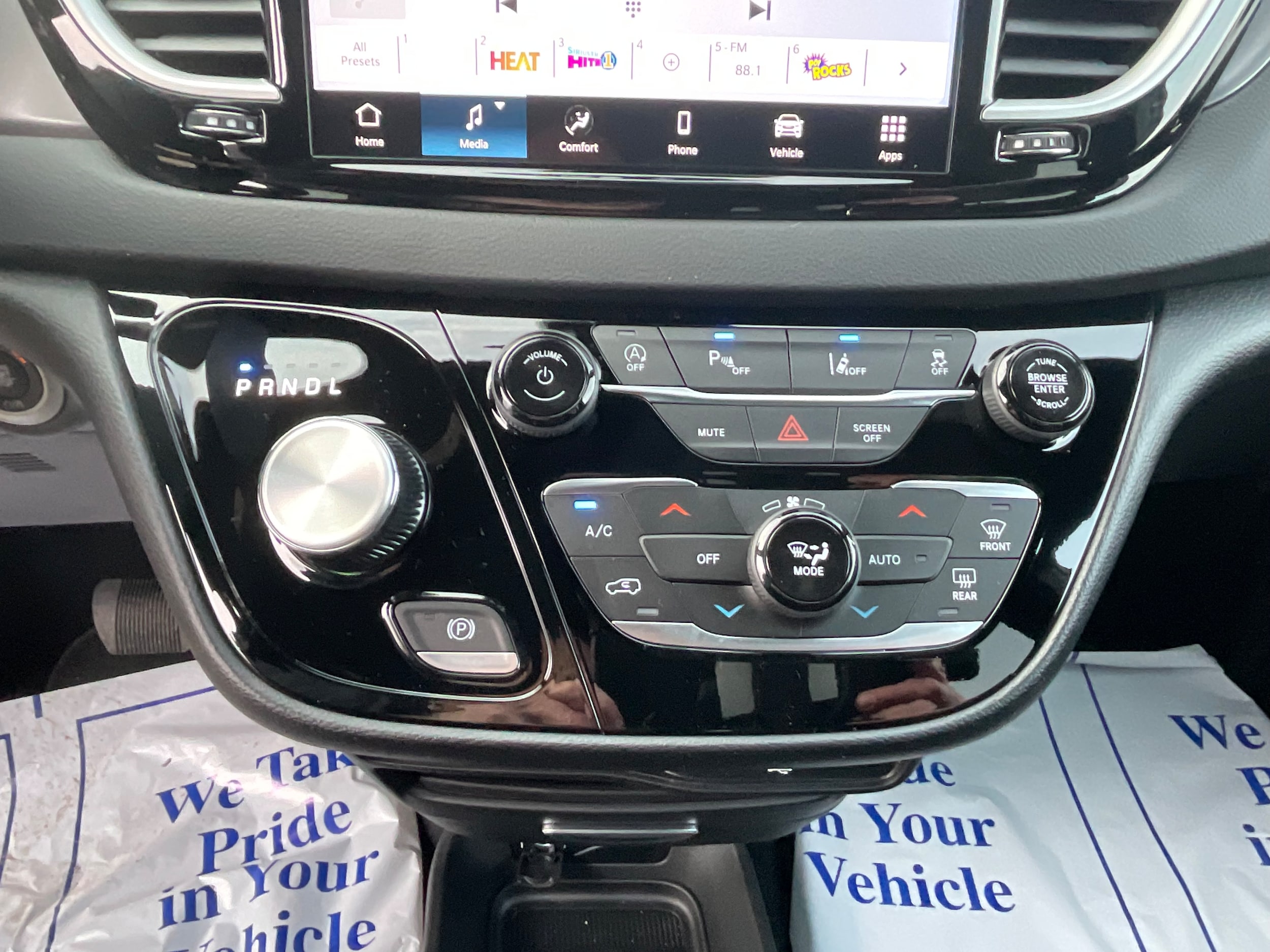 2026 Chrysler Voyager LX - Photo 17