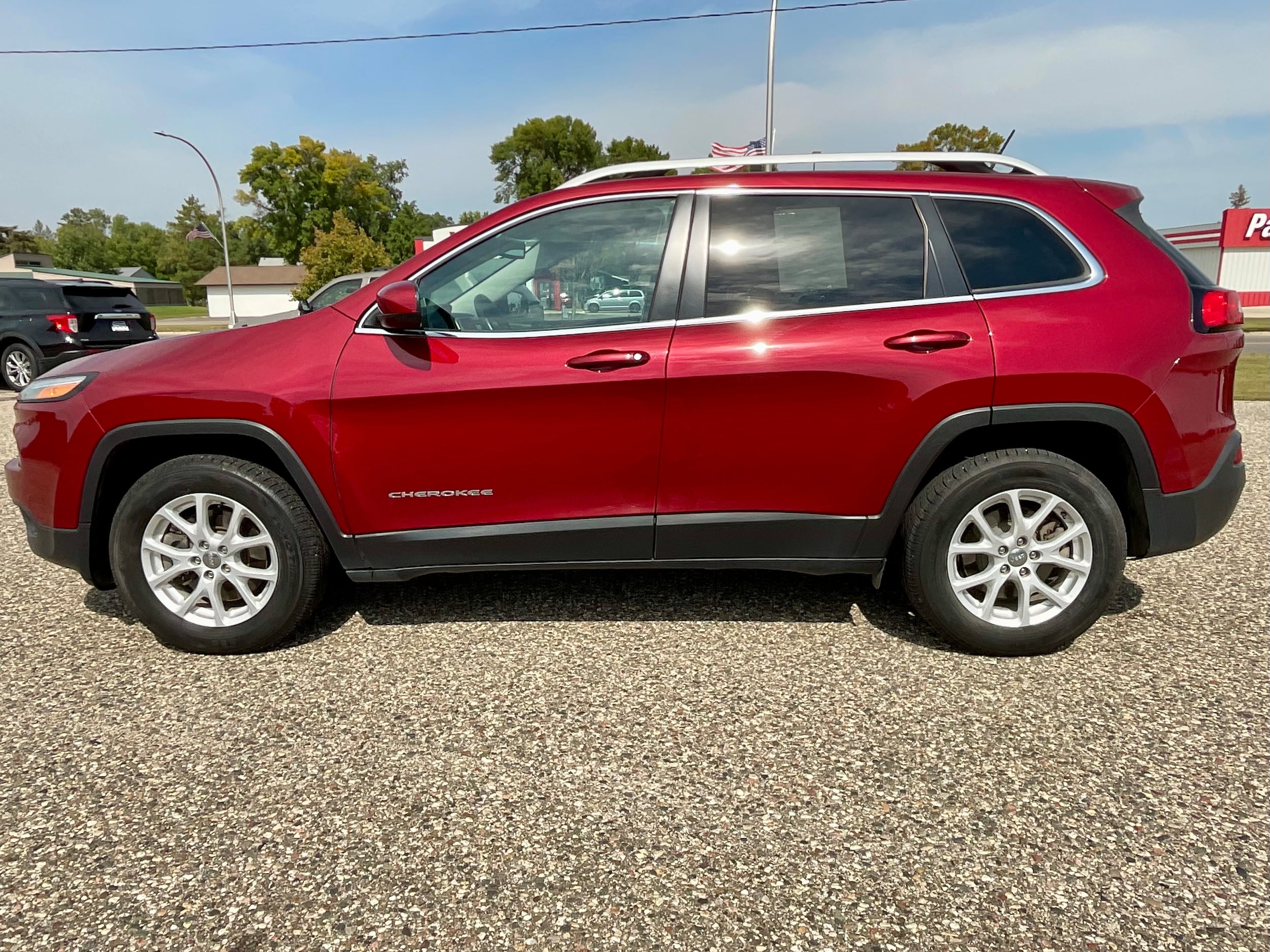 Used 2016 Jeep Cherokee Latitude with VIN 1C4PJMCB1GW330981 for sale in Litchfield, Minnesota