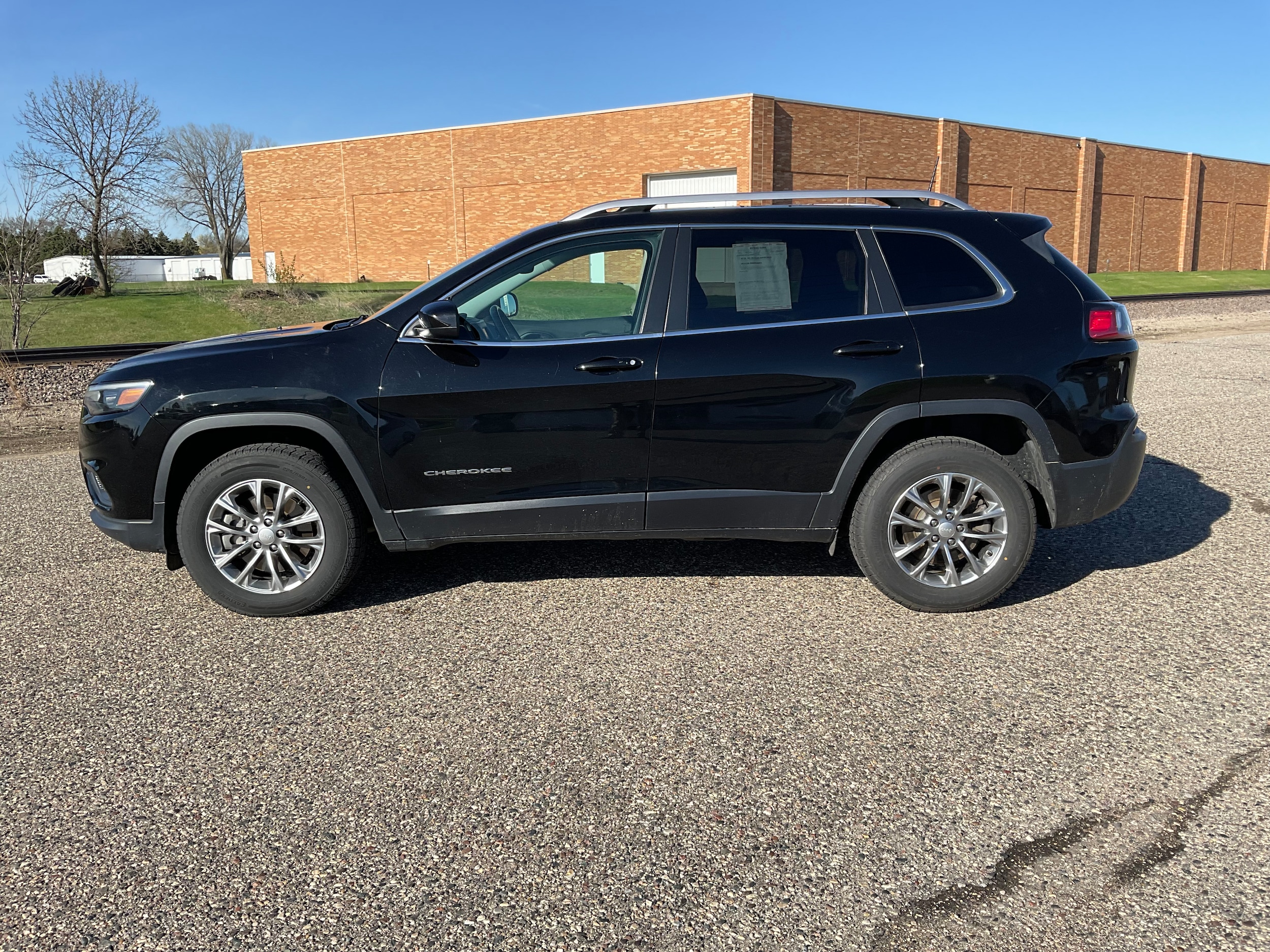 Used 2019 Jeep Cherokee Latitude Plus with VIN 1C4PJMLX1KD208587 for sale in Litchfield, Minnesota