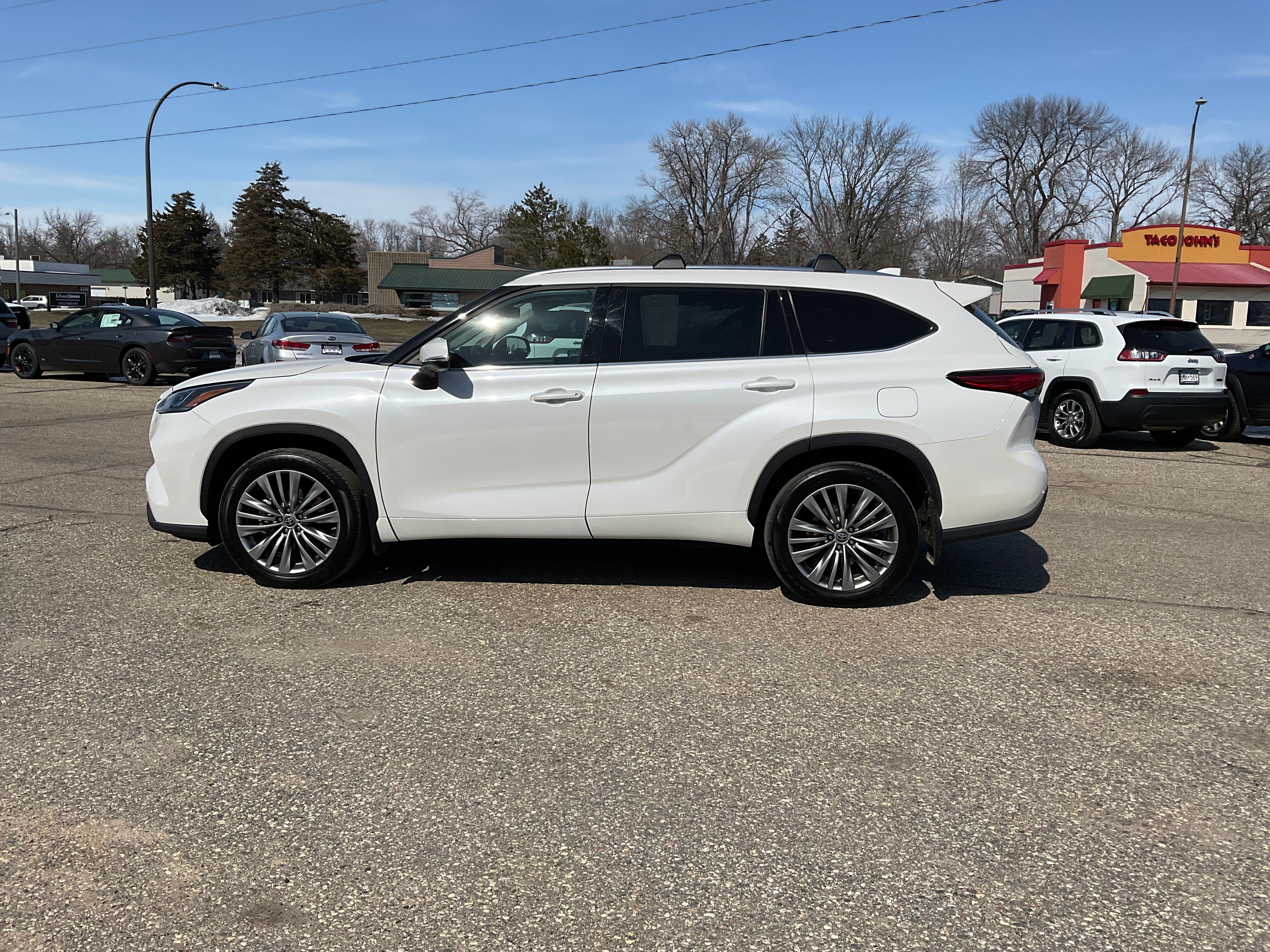 Used 2021 Toyota Highlander Platinum with VIN 5TDFZRBH6MS124803 for sale in Litchfield, Minnesota