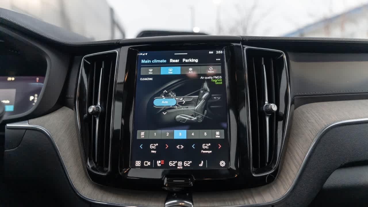 Thumbnail: 2022 Volvo XC60 - 37