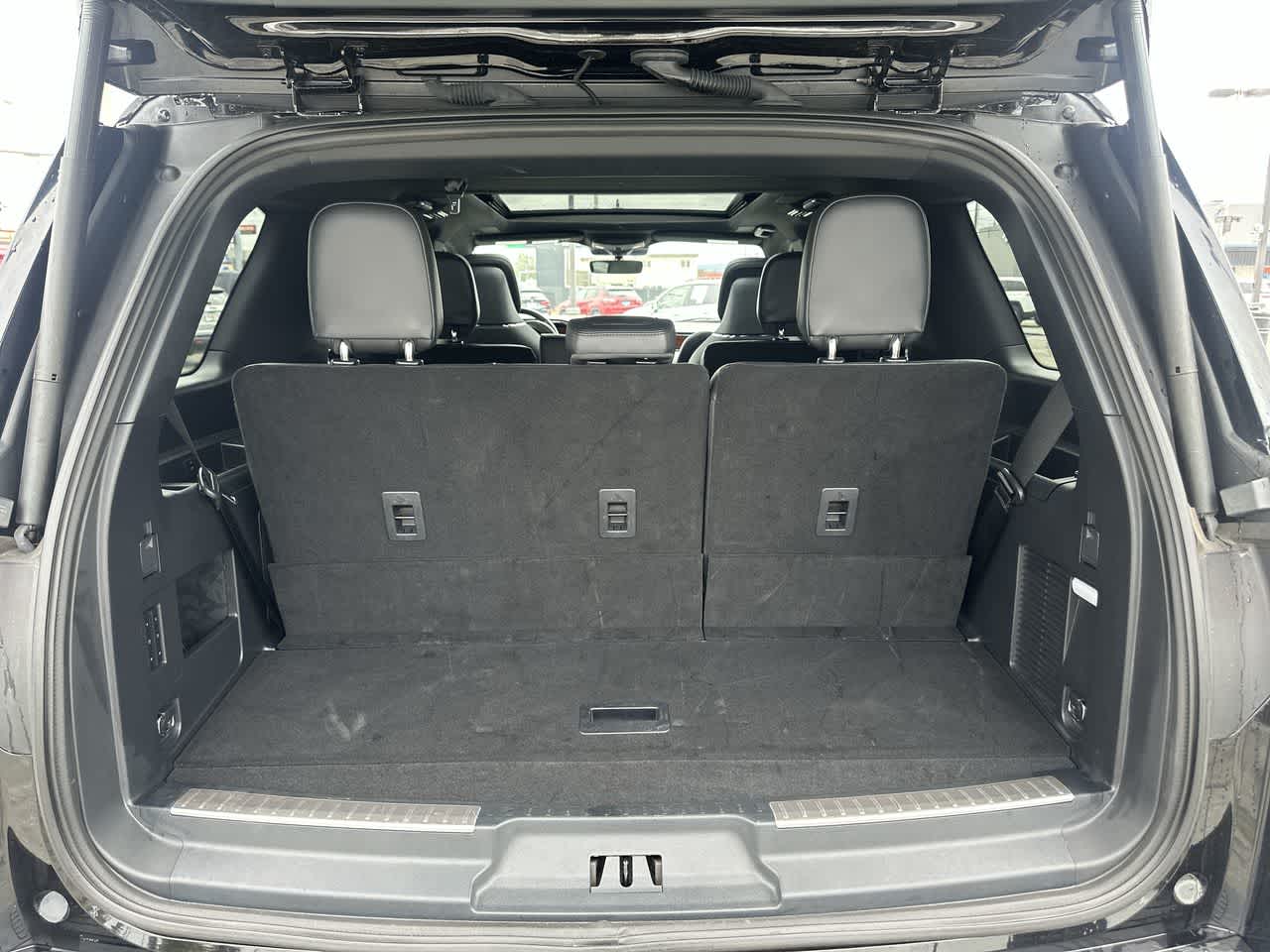 Thumbnail: 2024 Lincoln Navigator - 18