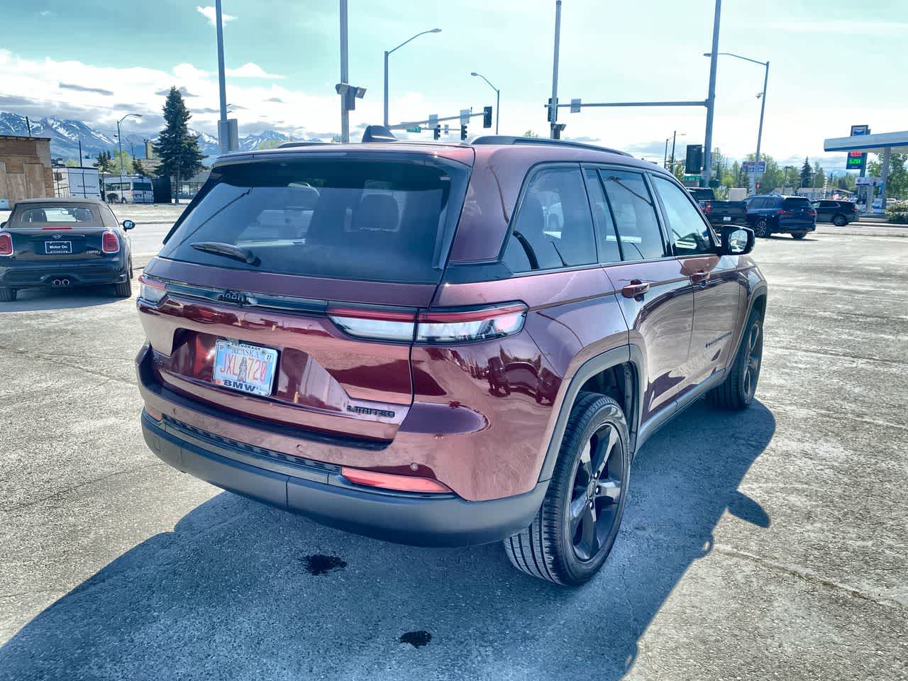 Thumbnail: 2023 Jeep Grand Cherokee - 28