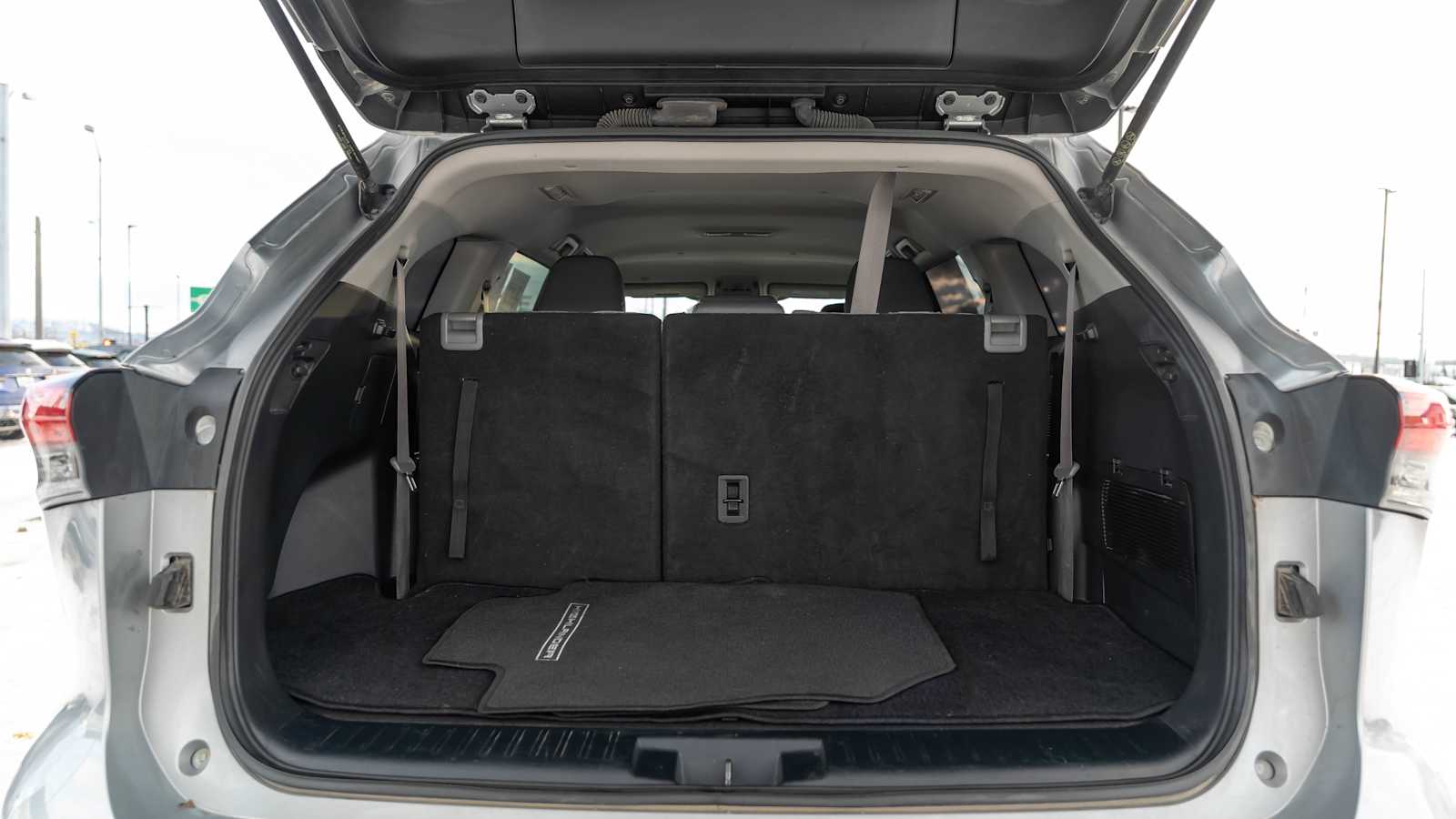 Thumbnail: 2022 Toyota Highlander - 6