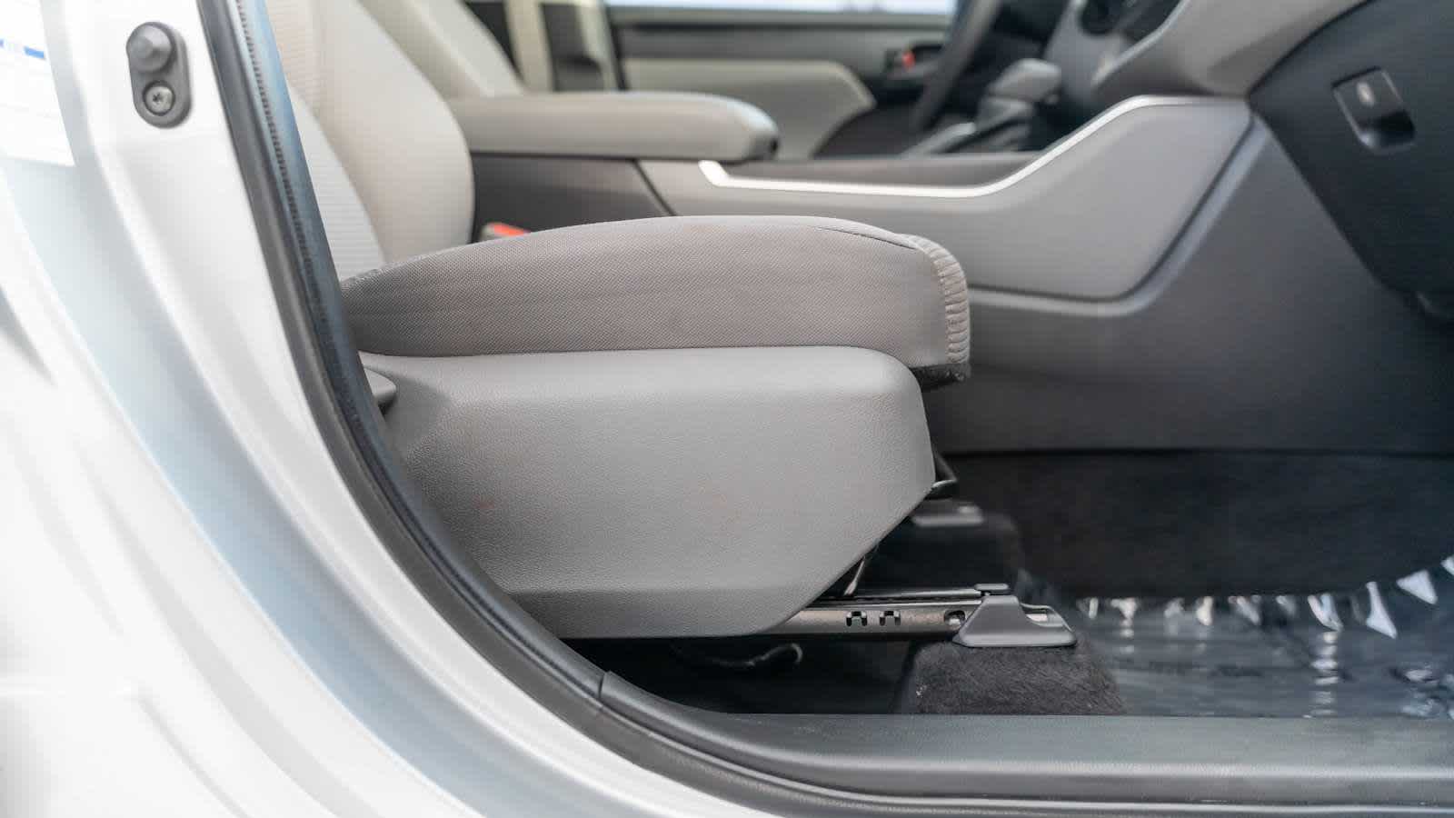 Thumbnail: 2022 Toyota Highlander - 20