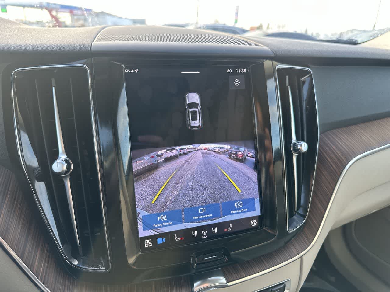 Thumbnail: 2022 Volvo XC60 - 10