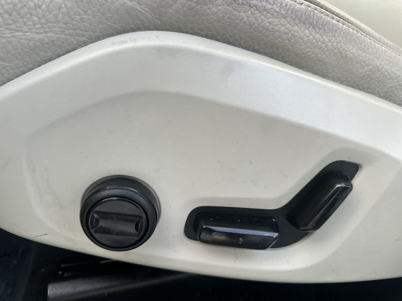 Thumbnail: 2022 Volvo XC60 - 5