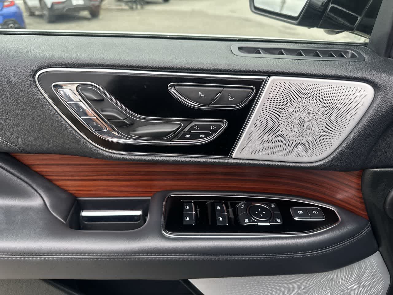 Thumbnail: 2024 Lincoln Navigator - 5