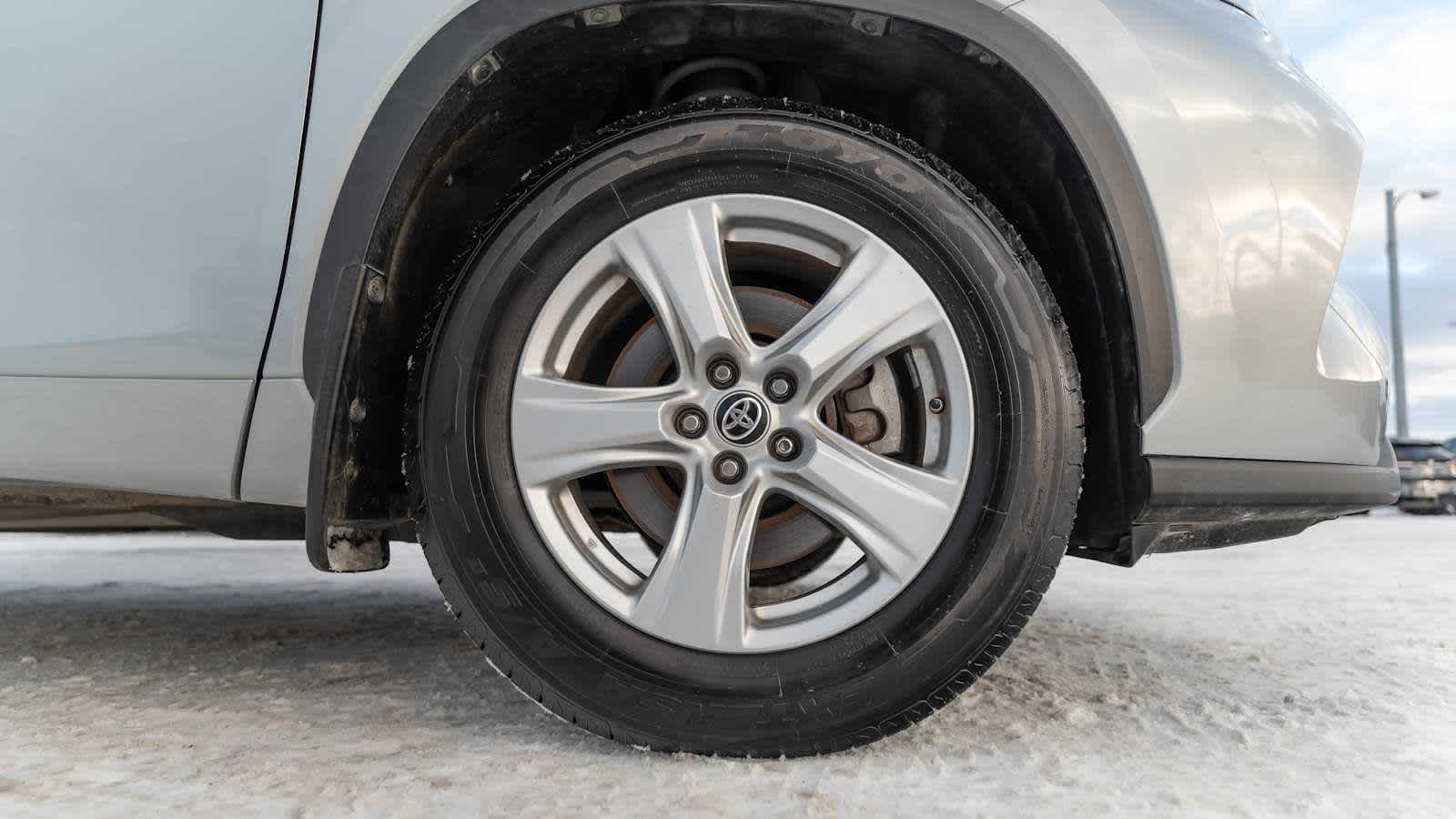 Thumbnail: 2022 Toyota Highlander - 13