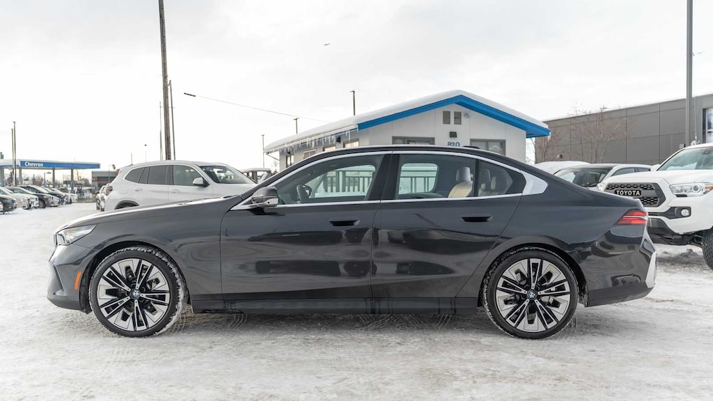 Certified 2025 BMW 530i xDrive Sedan