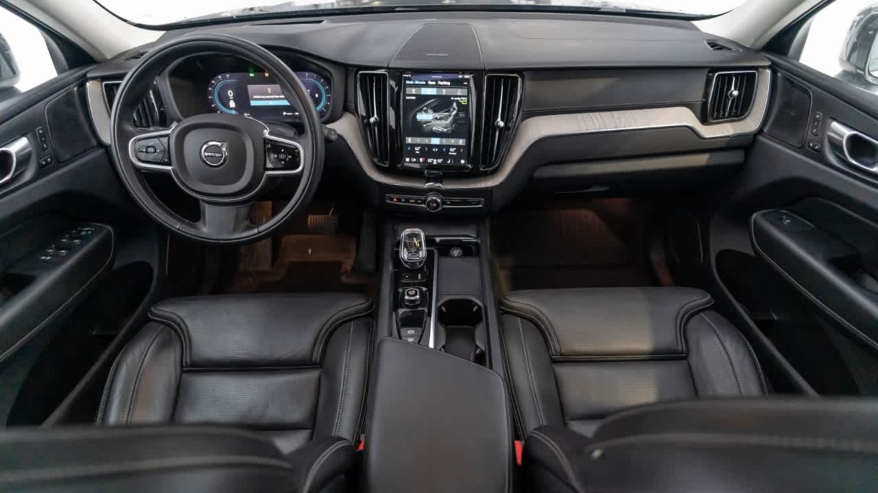 Thumbnail: 2022 Volvo XC60 - 16