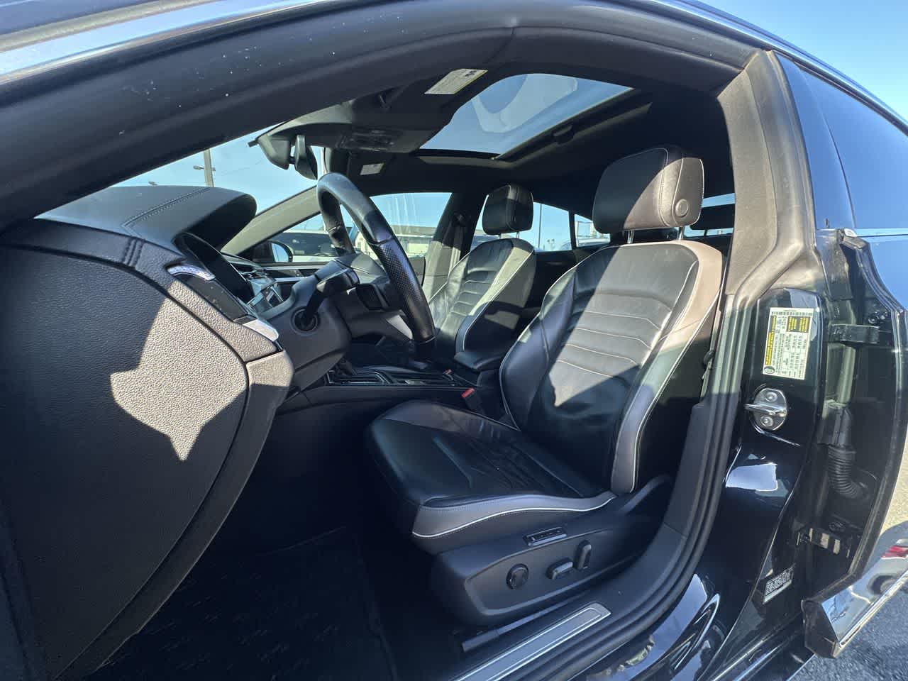 2023 Volkswagen Arteon SEL R-Line photo 2