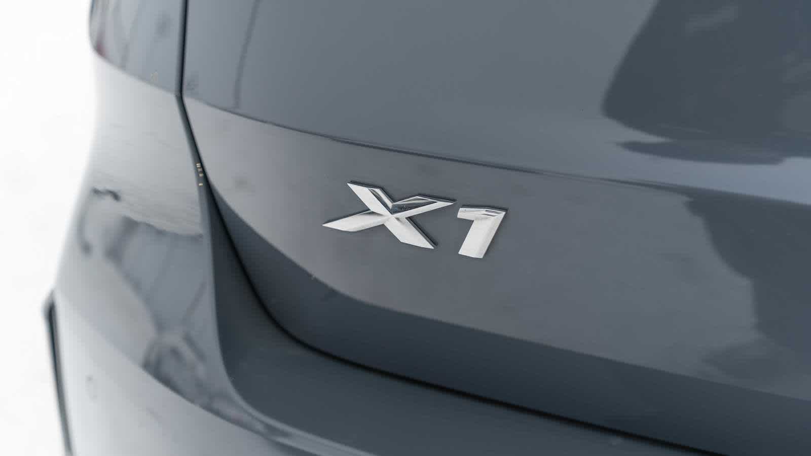 Thumbnail: 2025 BMW X1 - 10