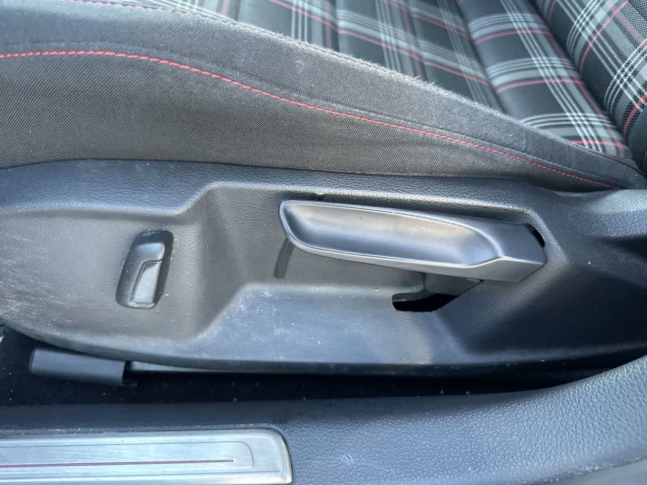 Thumbnail: 2017 Volkswagen Golf - 5