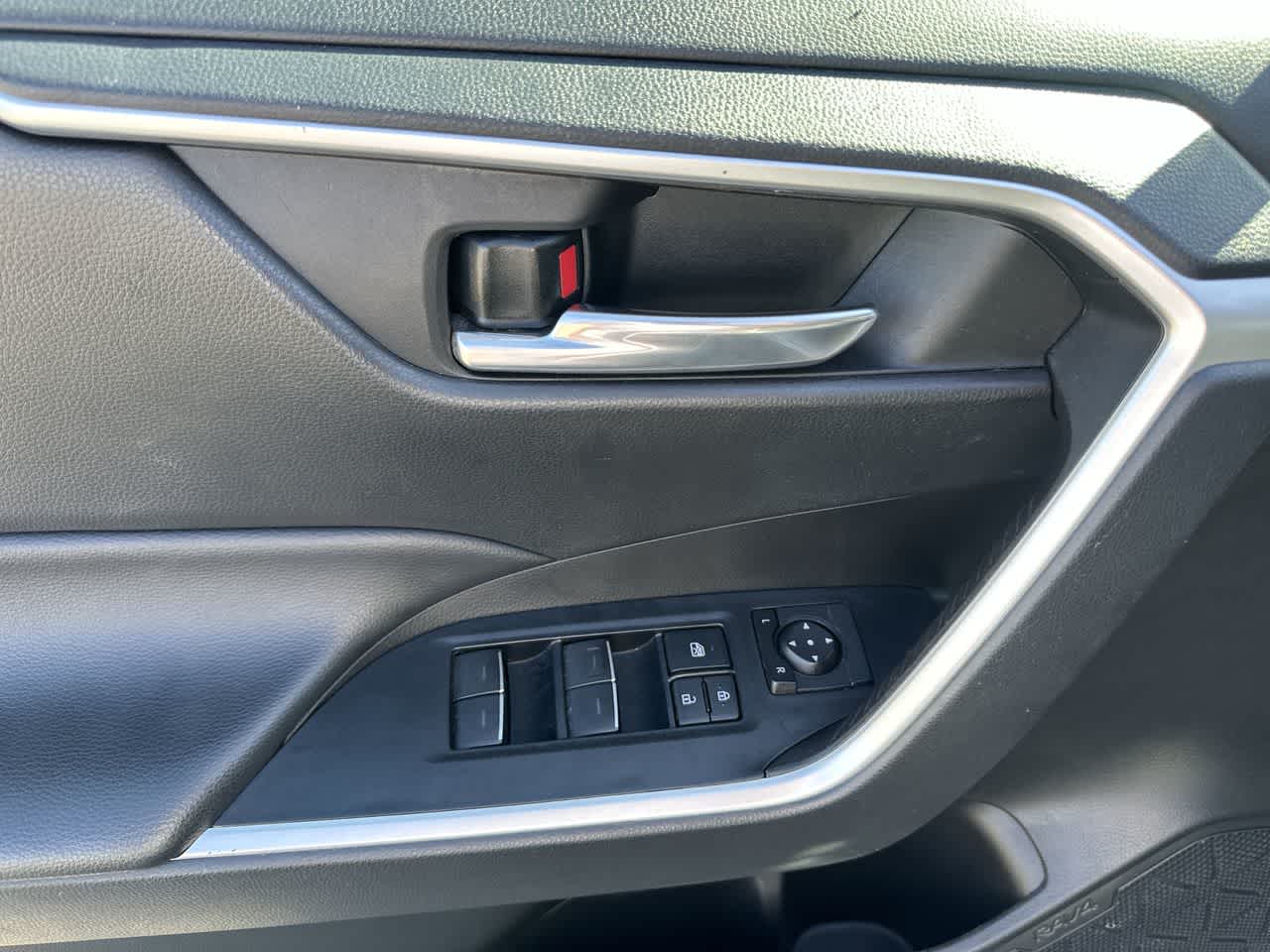 Thumbnail: 2022 Toyota RAV4 - 6