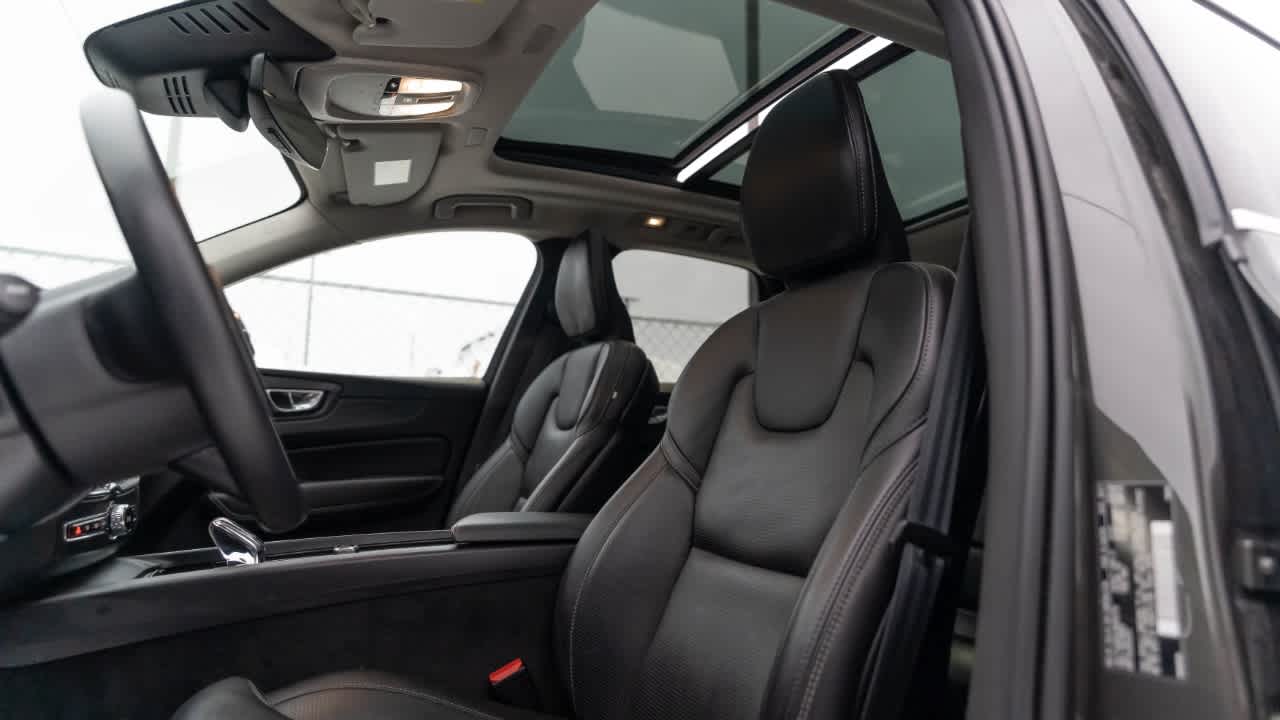 Thumbnail: 2022 Volvo XC60 - 9