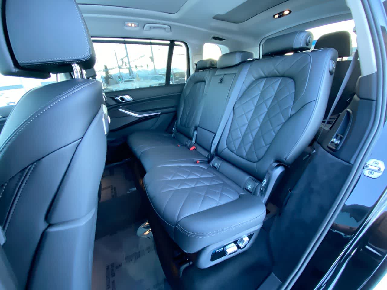 Thumbnail: 2025 BMW X7 - 16