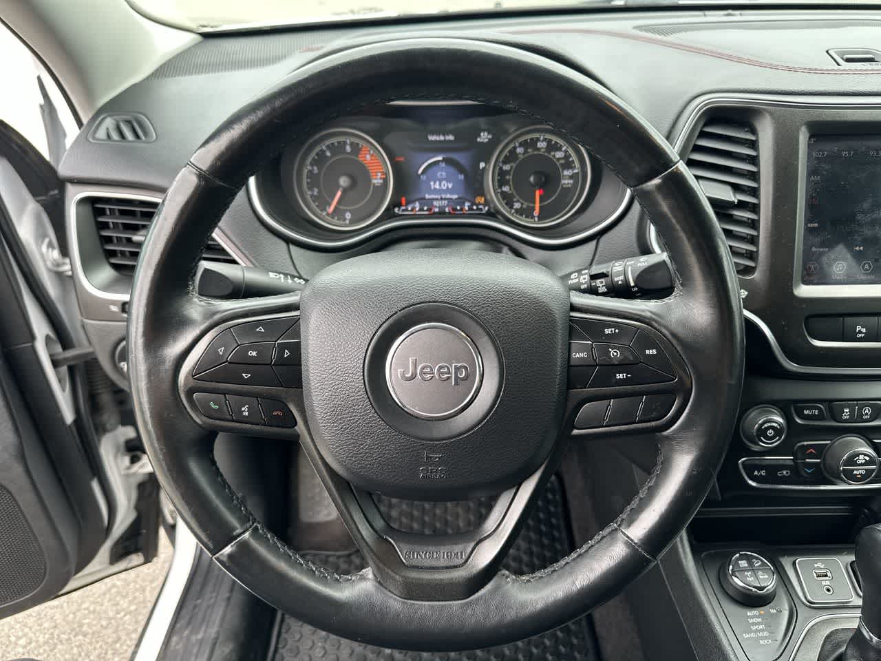 Thumbnail: 2019 Jeep Cherokee - 7