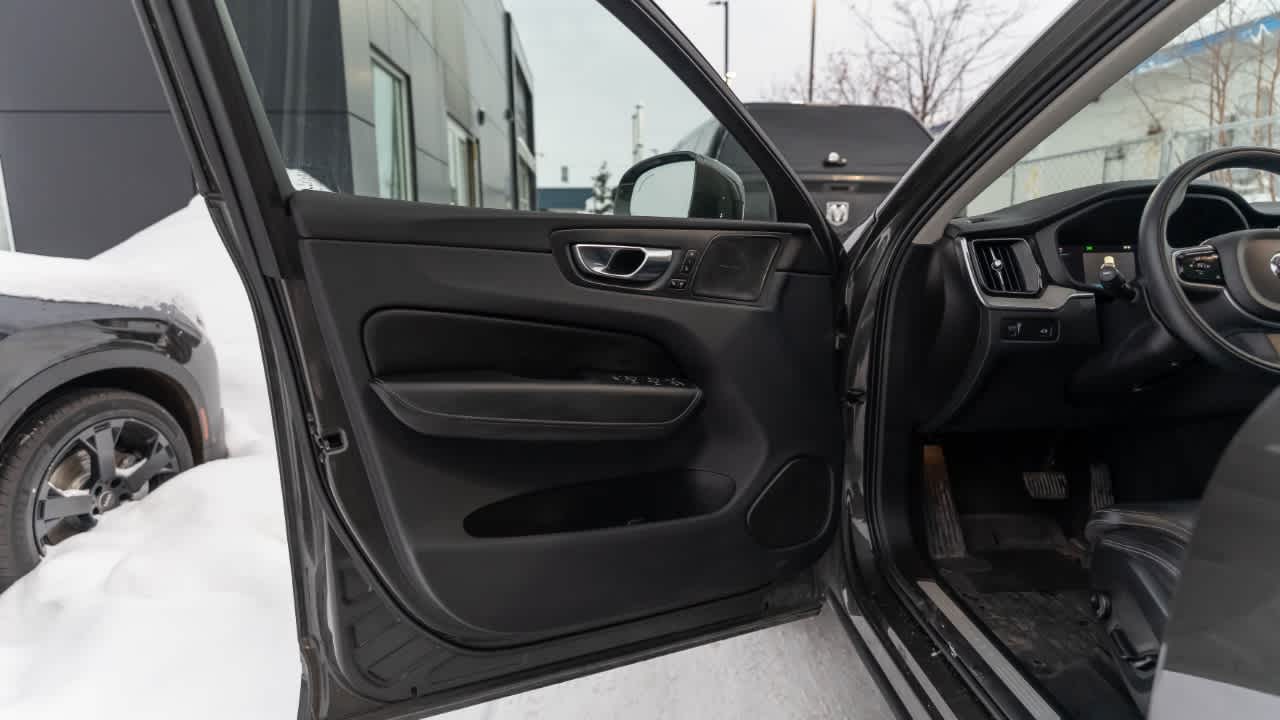 Thumbnail: 2022 Volvo XC60 - 10