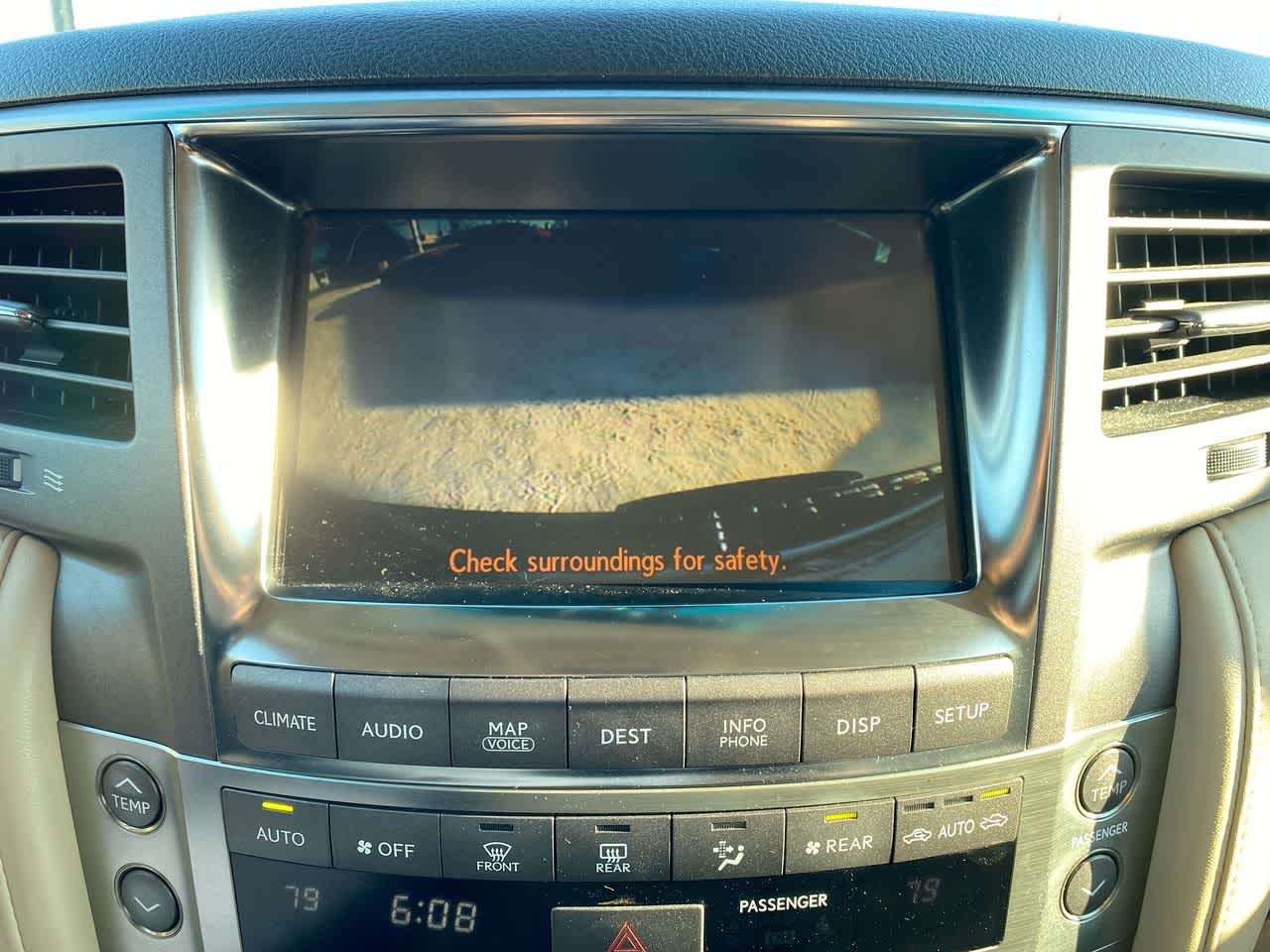 2010 Lexus LX 570 10