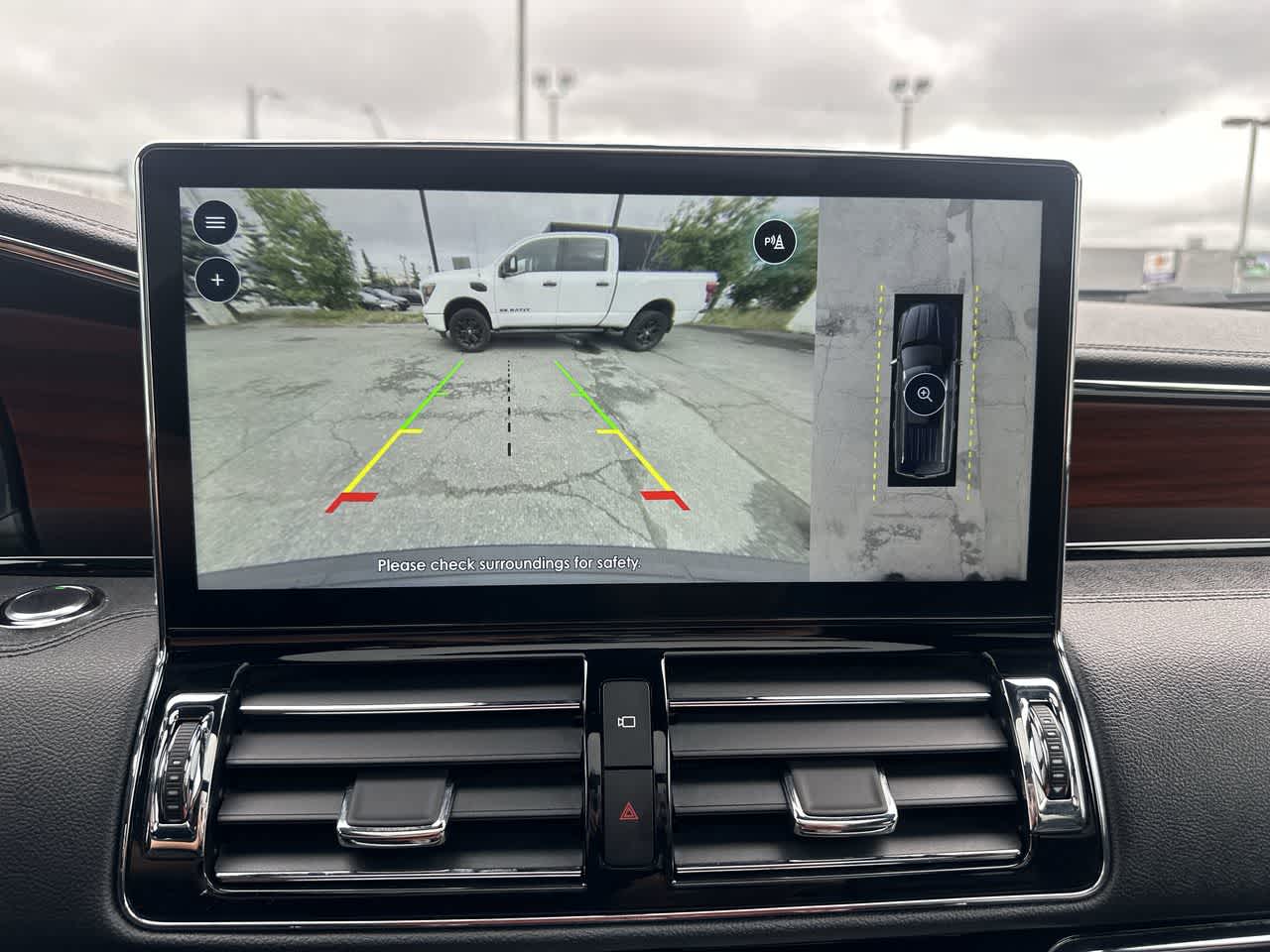 Thumbnail: 2024 Lincoln Navigator - 9