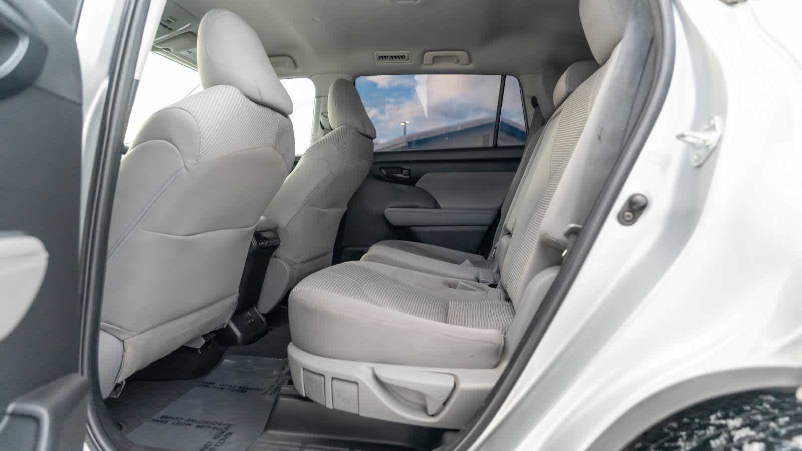 Thumbnail: 2022 Toyota Highlander - 26