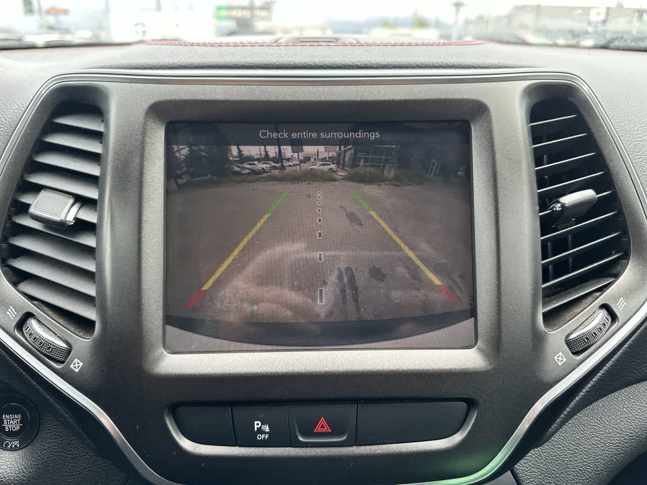 Thumbnail: 2019 Jeep Cherokee - 10