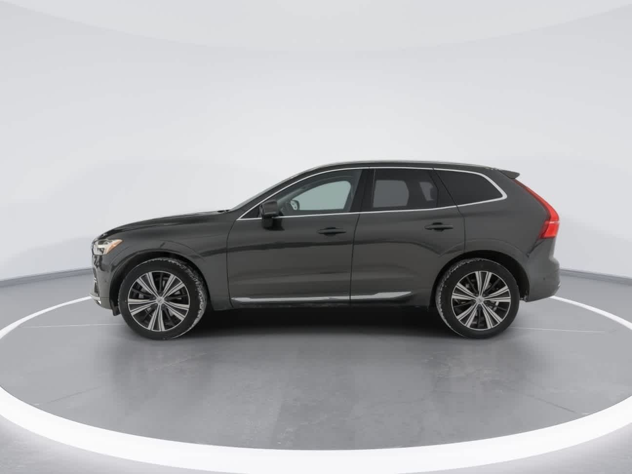 Thumbnail: 2022 Volvo XC60 - 3