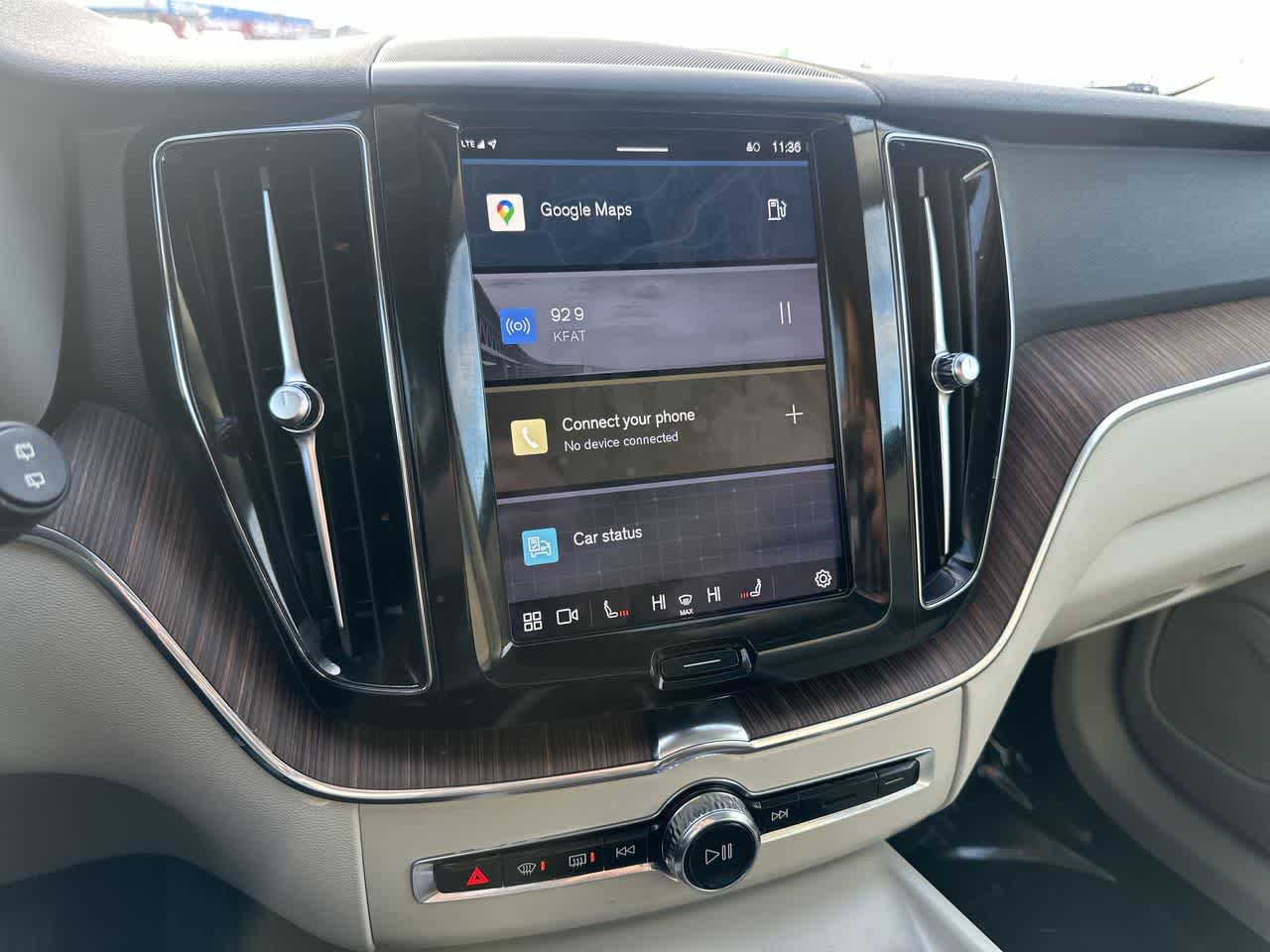 Thumbnail: 2022 Volvo XC60 - 12