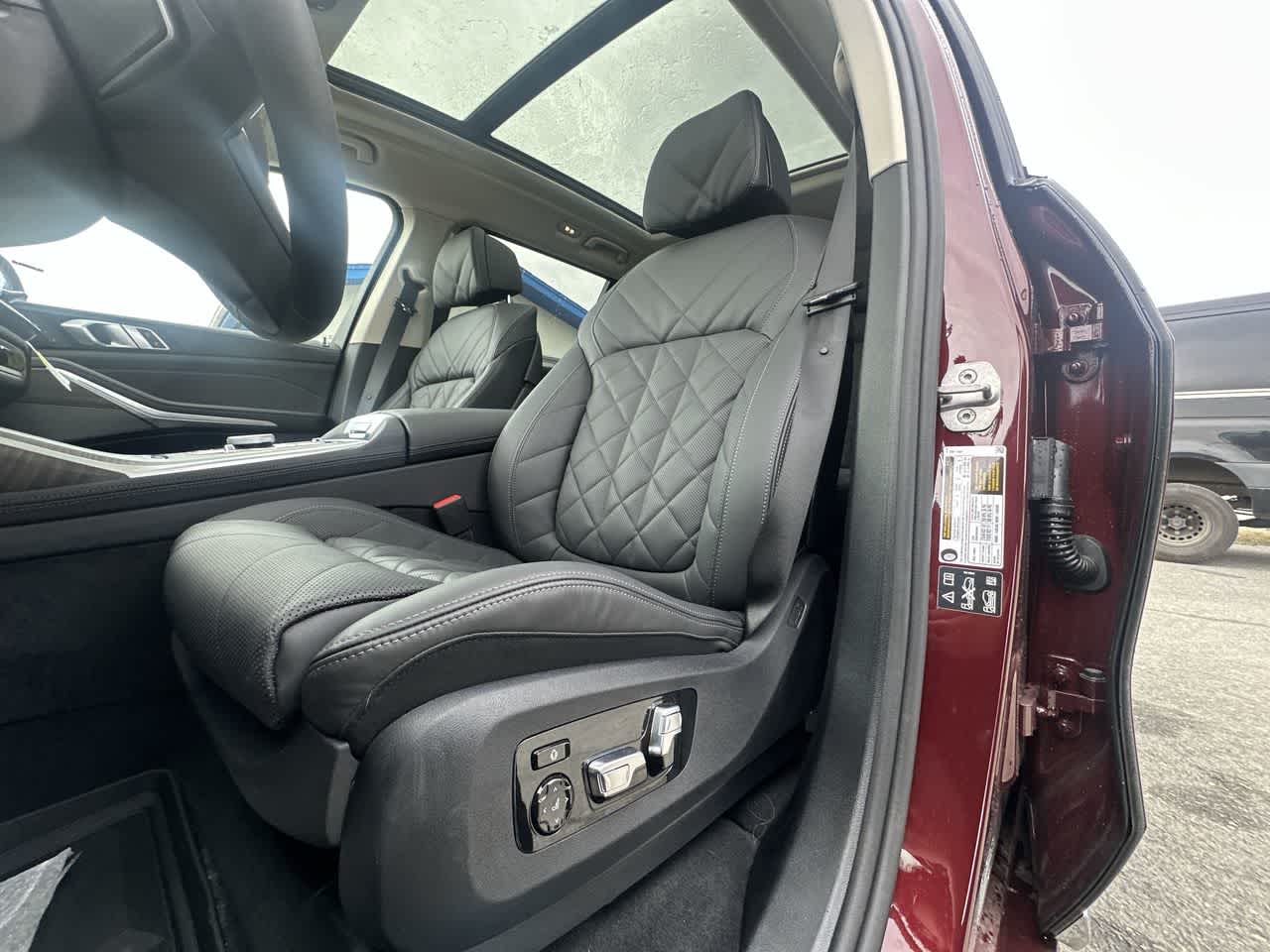 Thumbnail: 2025 BMW X7 - 4