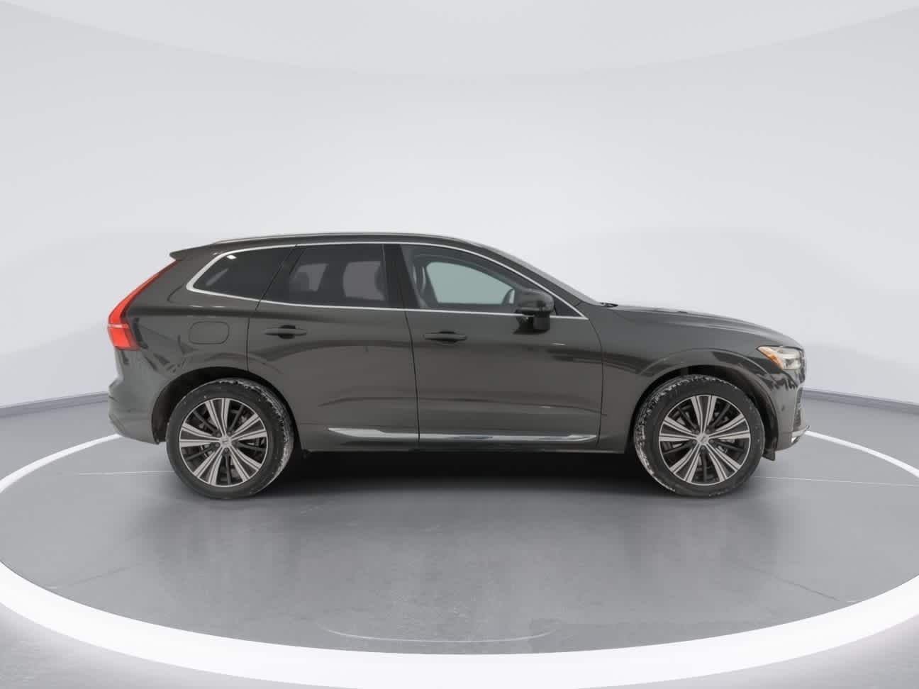 Thumbnail: 2022 Volvo XC60 - 4