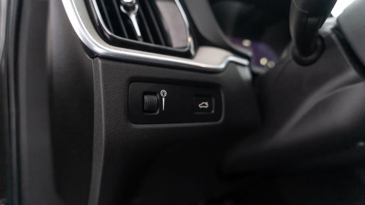 Thumbnail: 2022 Volvo XC60 - 30