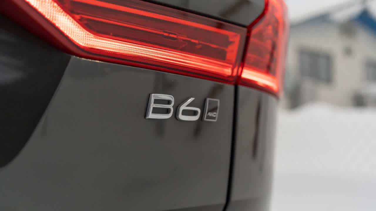 Thumbnail: 2022 Volvo XC60 - 19