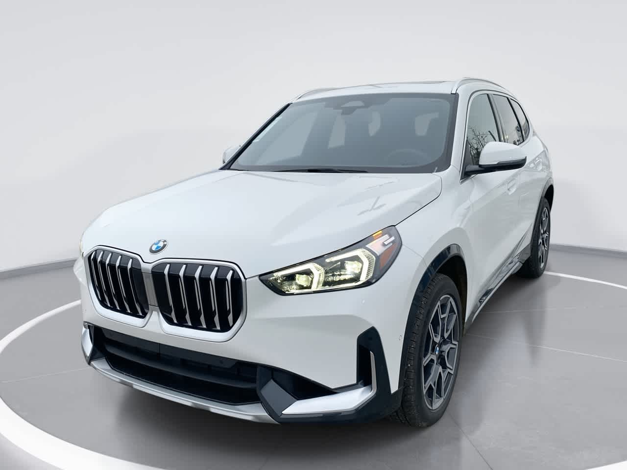 2025 BMW X1 28i's photo
