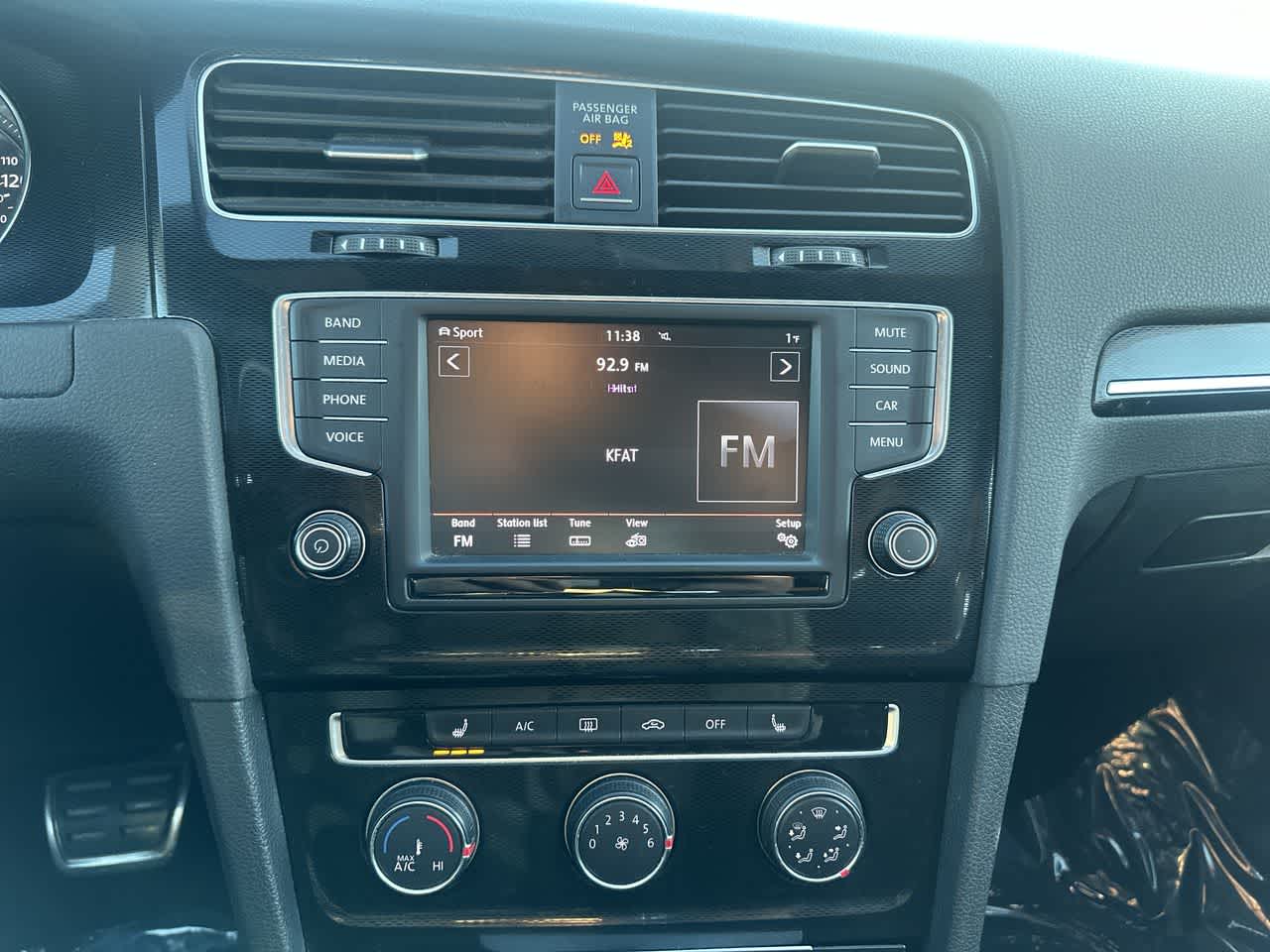 Thumbnail: 2017 Volkswagen Golf - 11