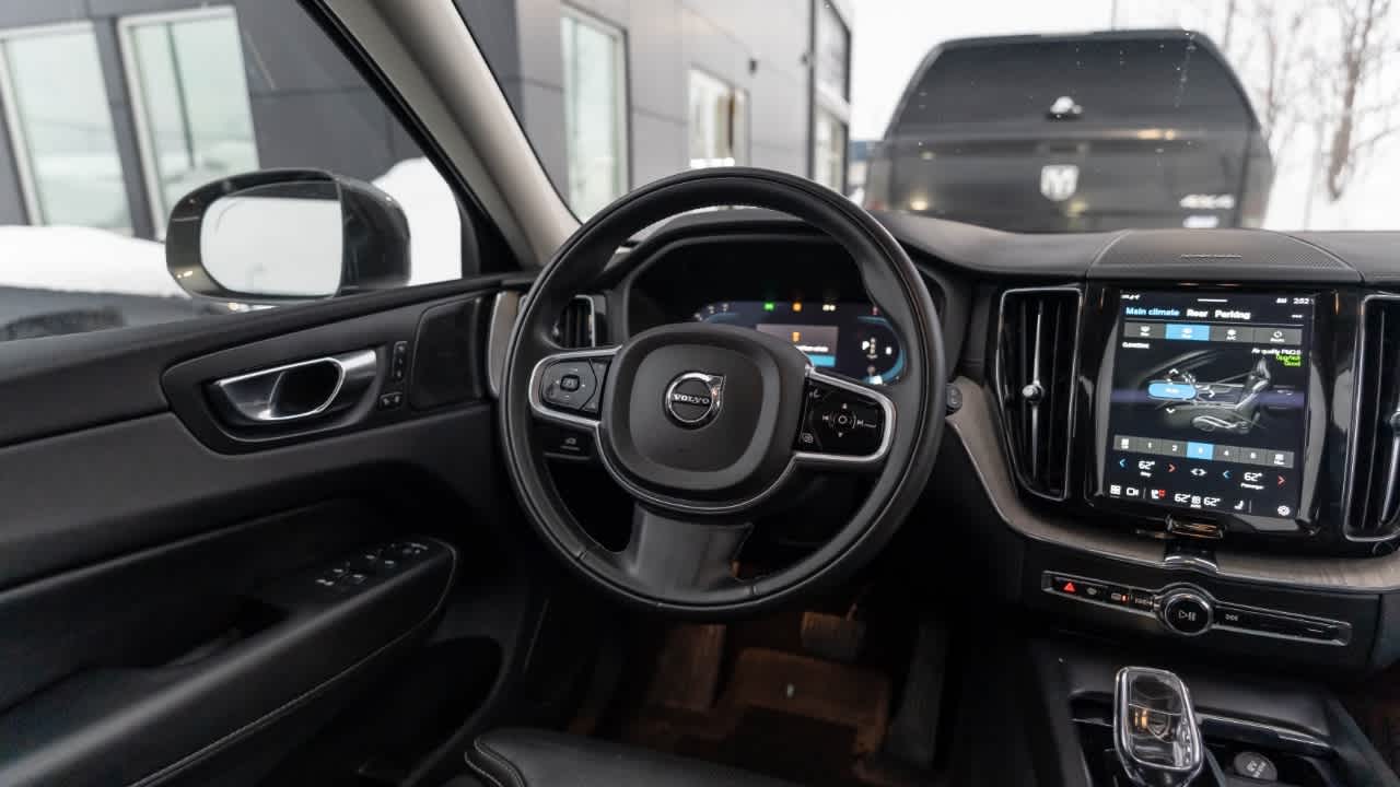 Thumbnail: 2022 Volvo XC60 - 15