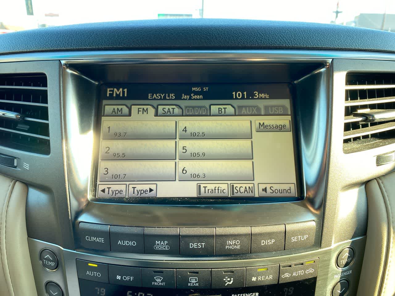 2010 Lexus LX 570 9