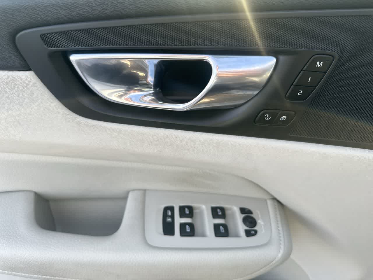 Thumbnail: 2022 Volvo XC60 - 6